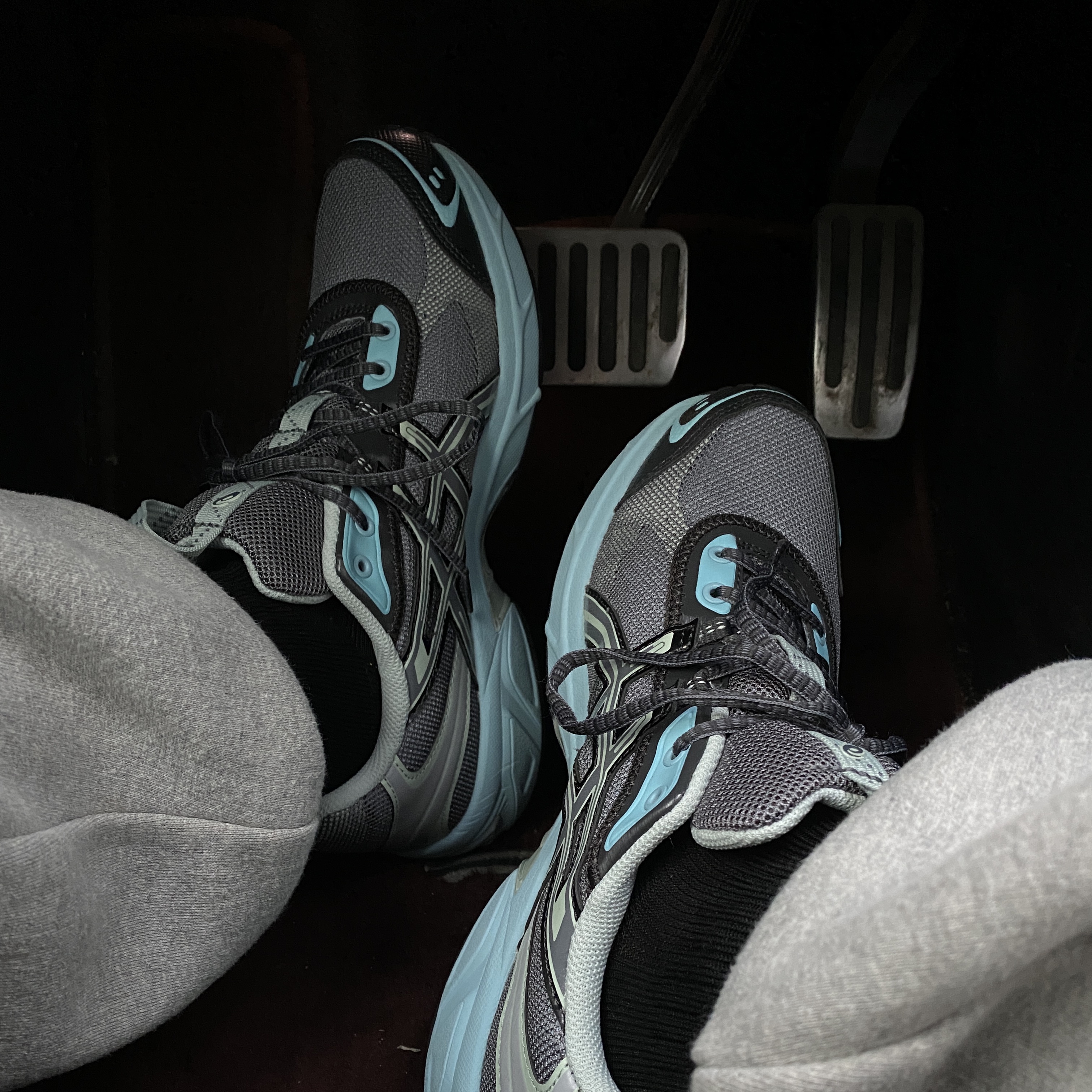 Asics UB2-S Gel-1130 Metropolis Lichen Rock 착용 스타일