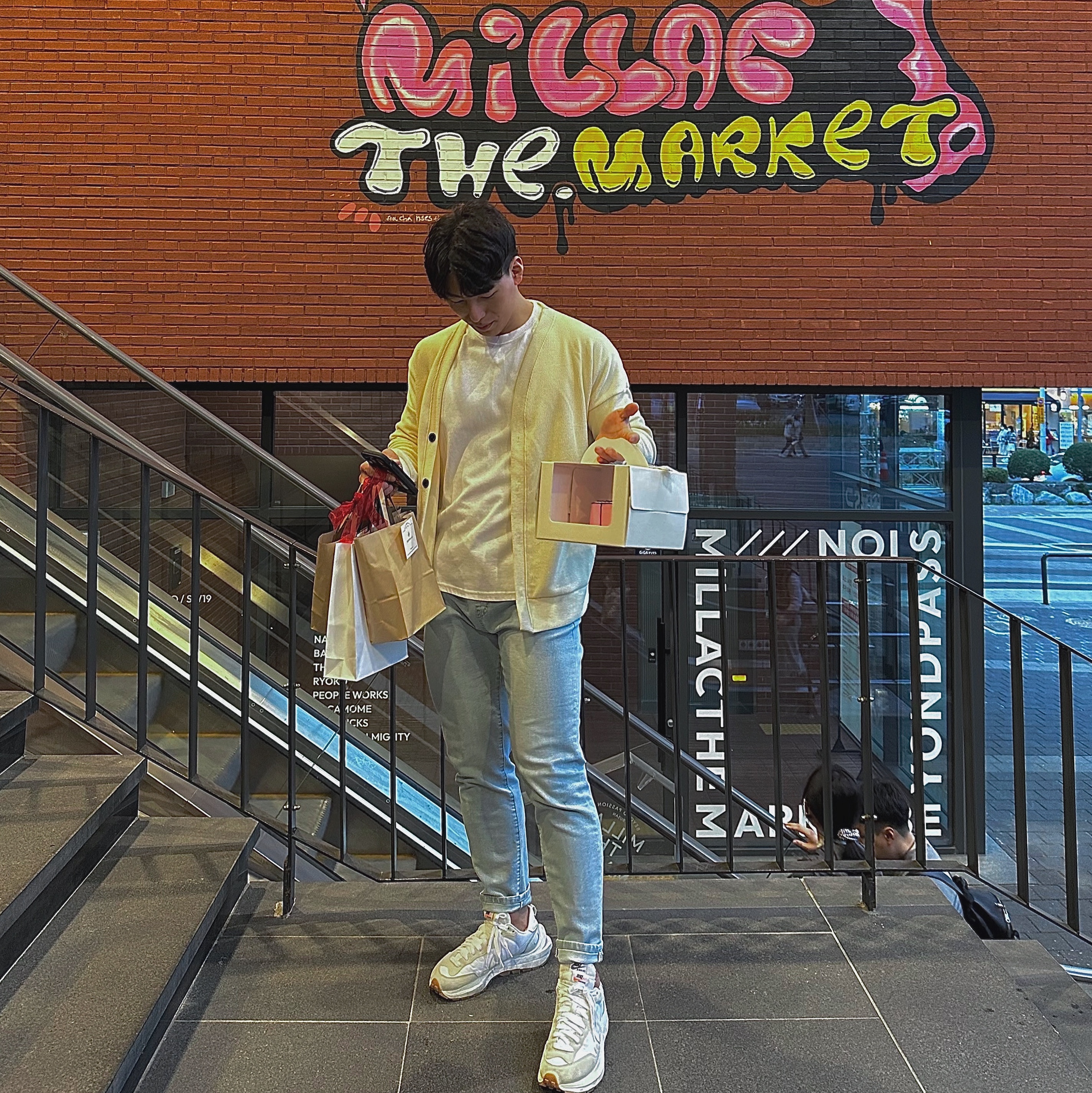 Nike x Sacai VaporWaffle White and Gum 착용 스타일