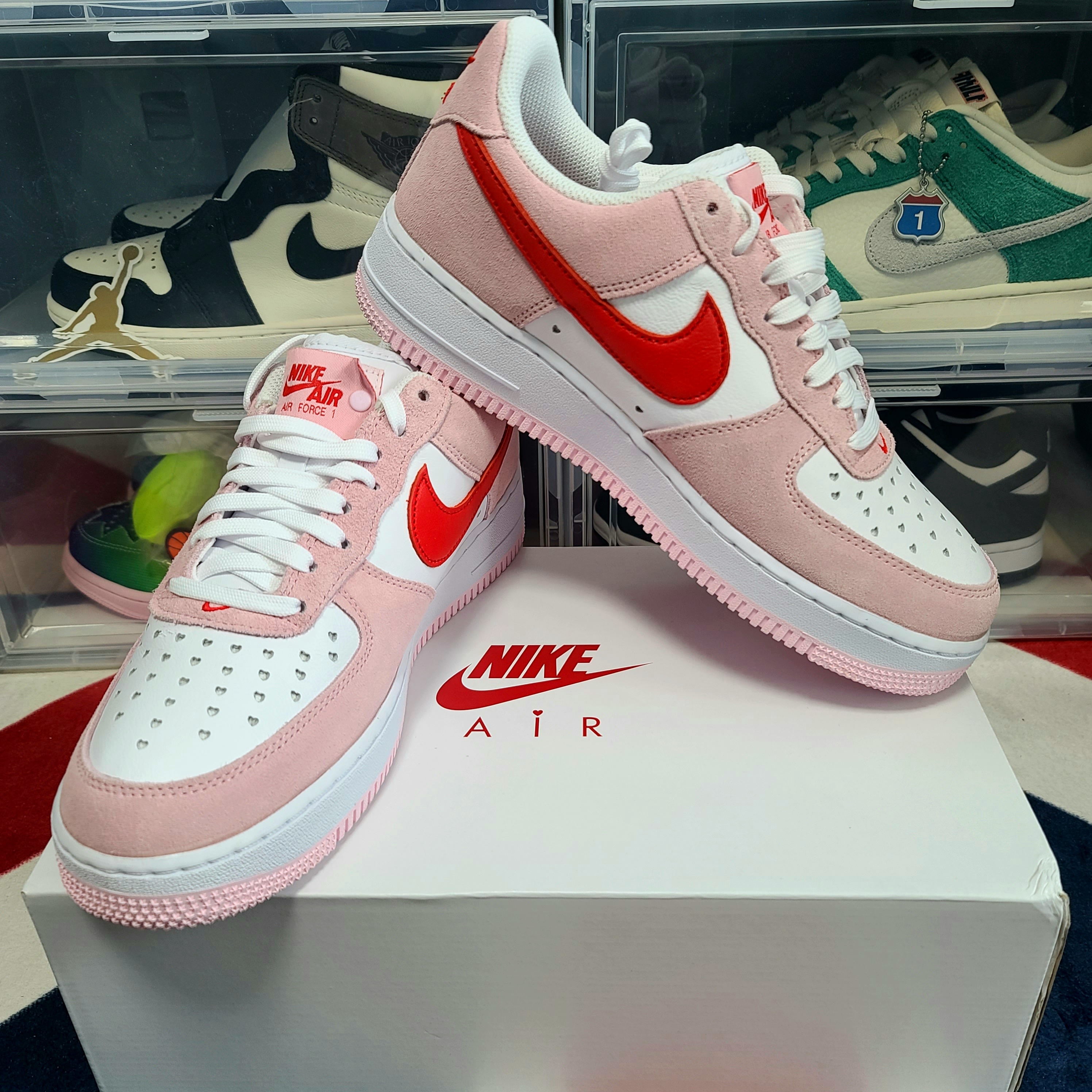Nike Air Force 1 '07 QS Valentine's Day 착용 스타일 - 1