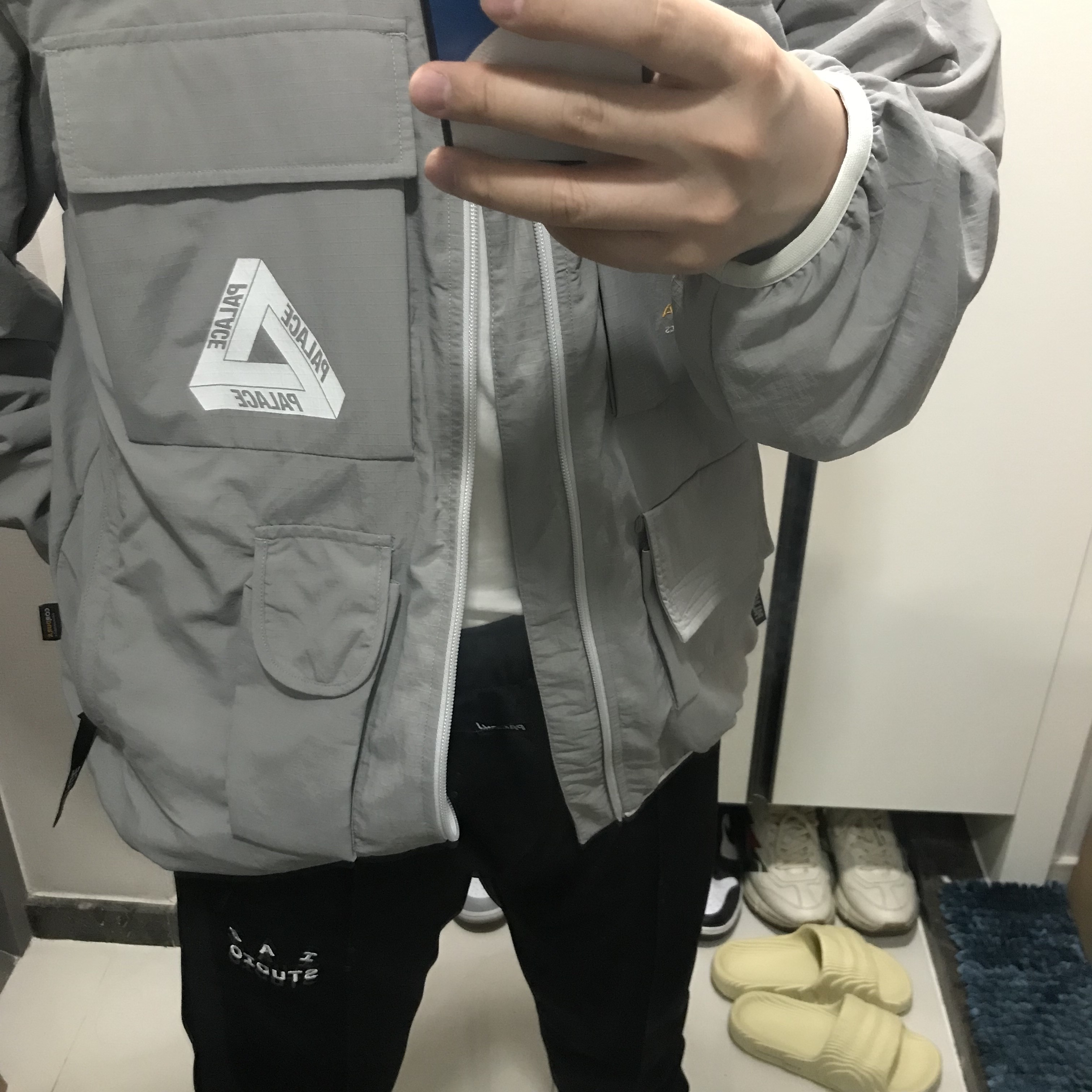 Palace Cordura RS Zip Off Jacket Grey - 22FW, IAB Studio Track Pants Black 착용 스타일
