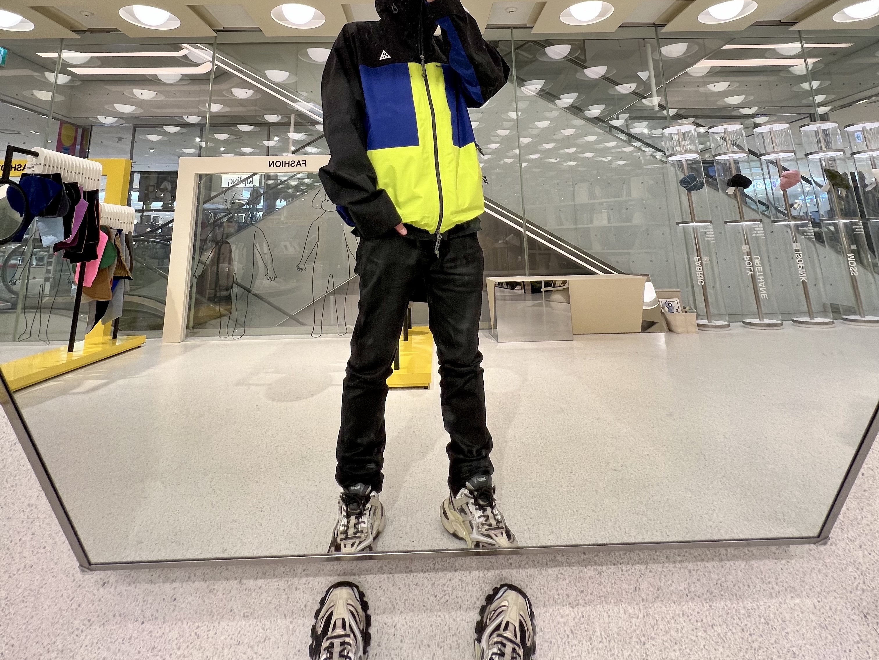 Nike ACG Gore-Tex Misery Ridge Jacket Deep Royal Blue Cyber - US/EU, Undermycar Black Mamba Slim Fit Red Stitch Wax Coating Jeans Rumba Red - 22FW 착용 스타일