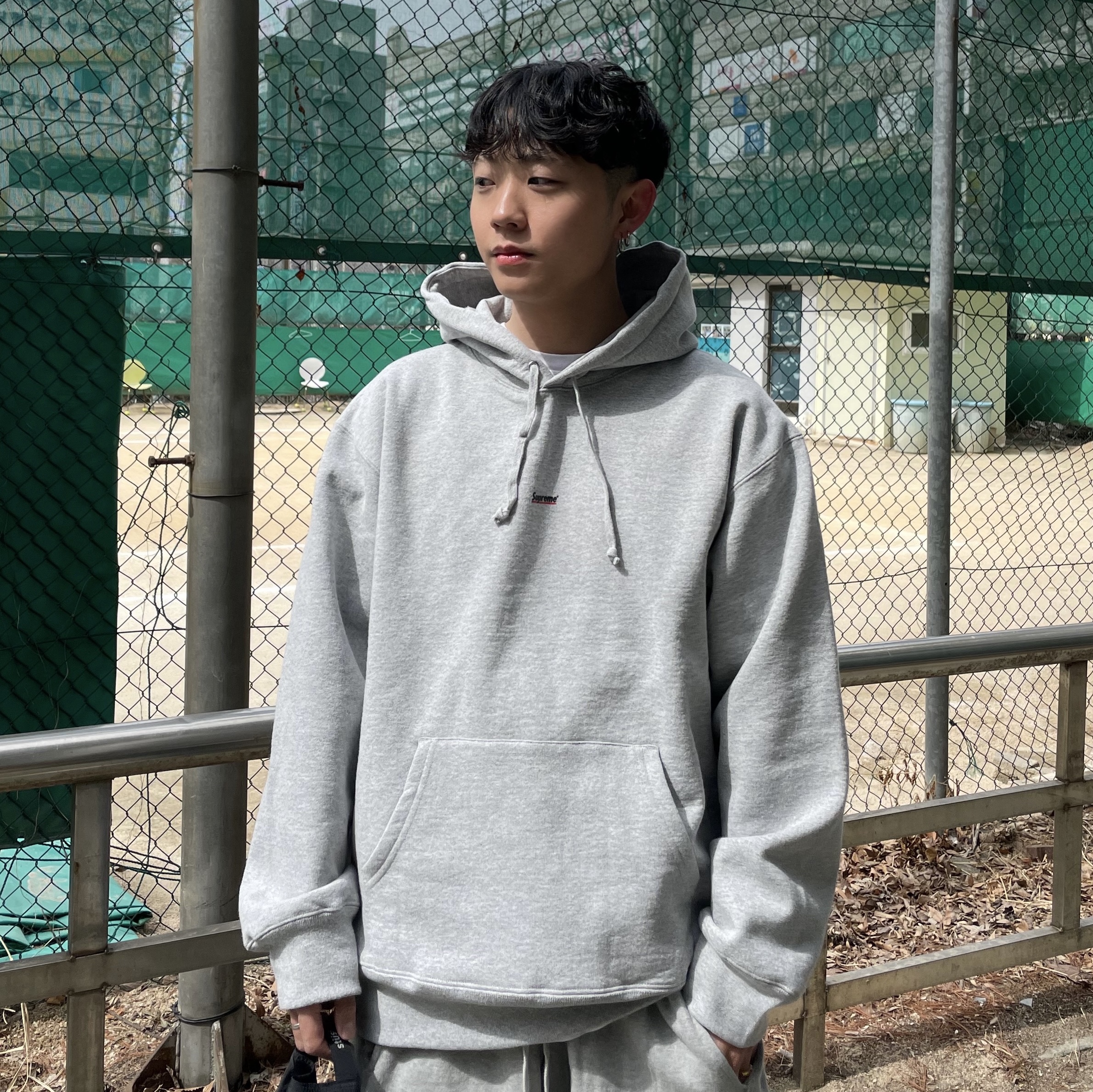 Jordan 1 Retro High OG Chicago 2022, Supreme Underline Hooded Sweatshirt Heather Grey - 22FW 착용 스타일 - 3