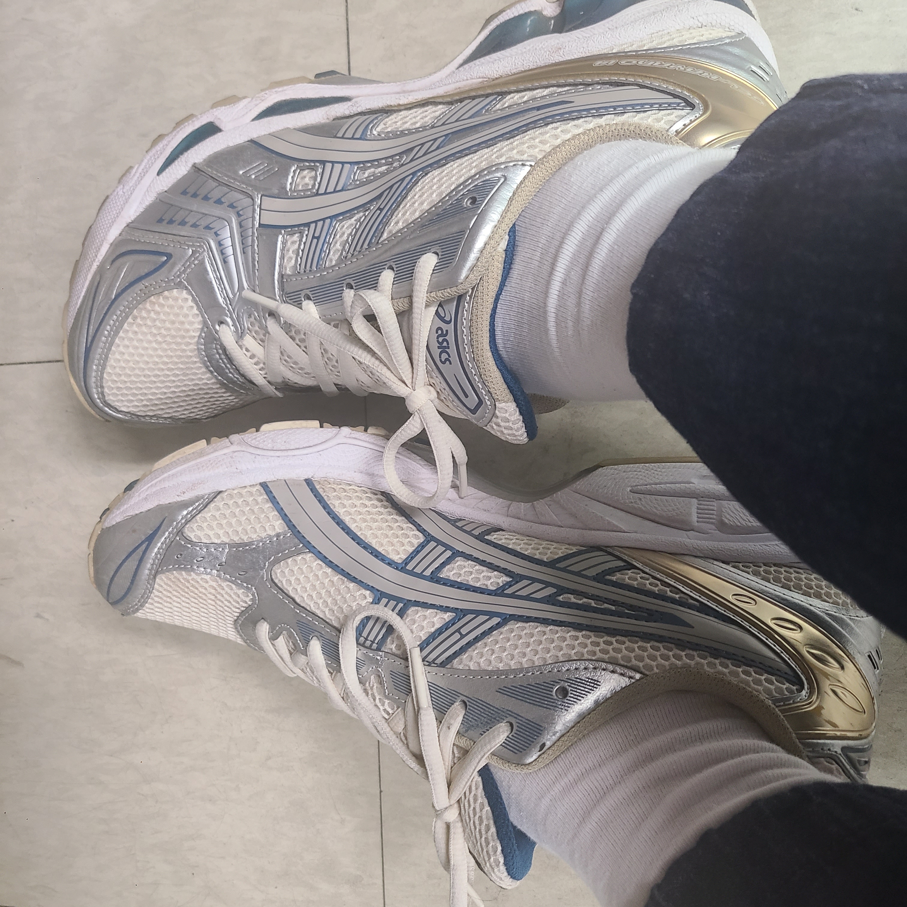 Asics Gel-Kayano 14 Cream Pure Silver 착용 스타일