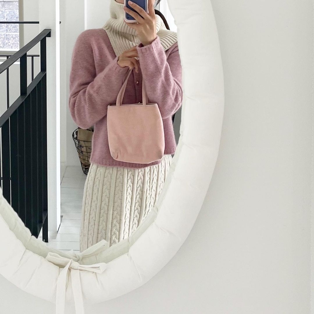 Hai Little Velvet Bag Pink 착용 스타일 - 1