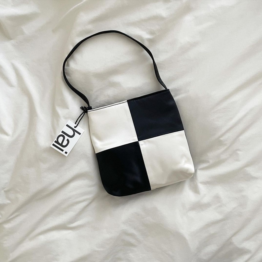 Hai Vera Bag Black Ivory 착용 스타일