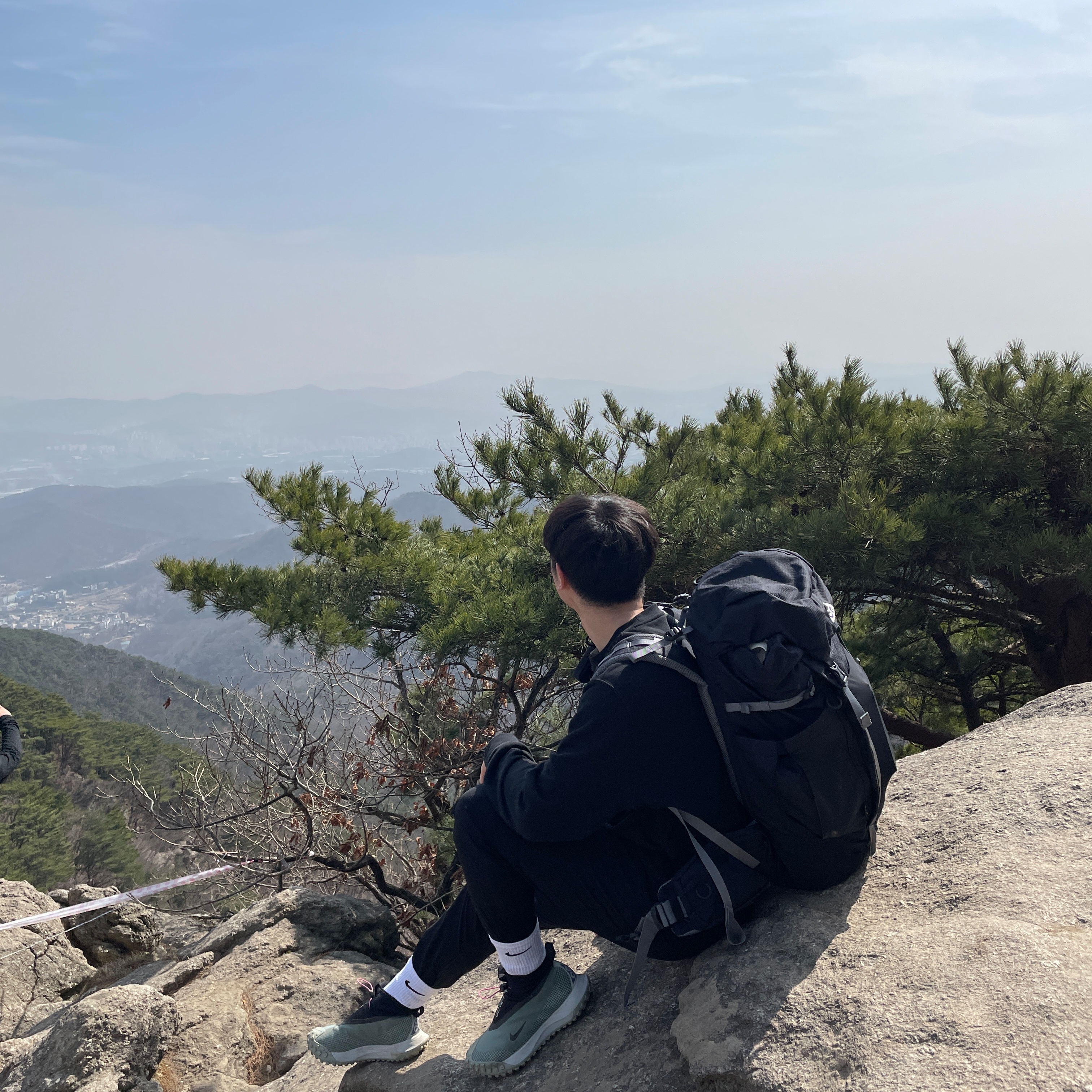 Nike ACG 36 Backpack Black, Nike ACG Mountain Fly Gore-Tex Clay Green 착용 스타일