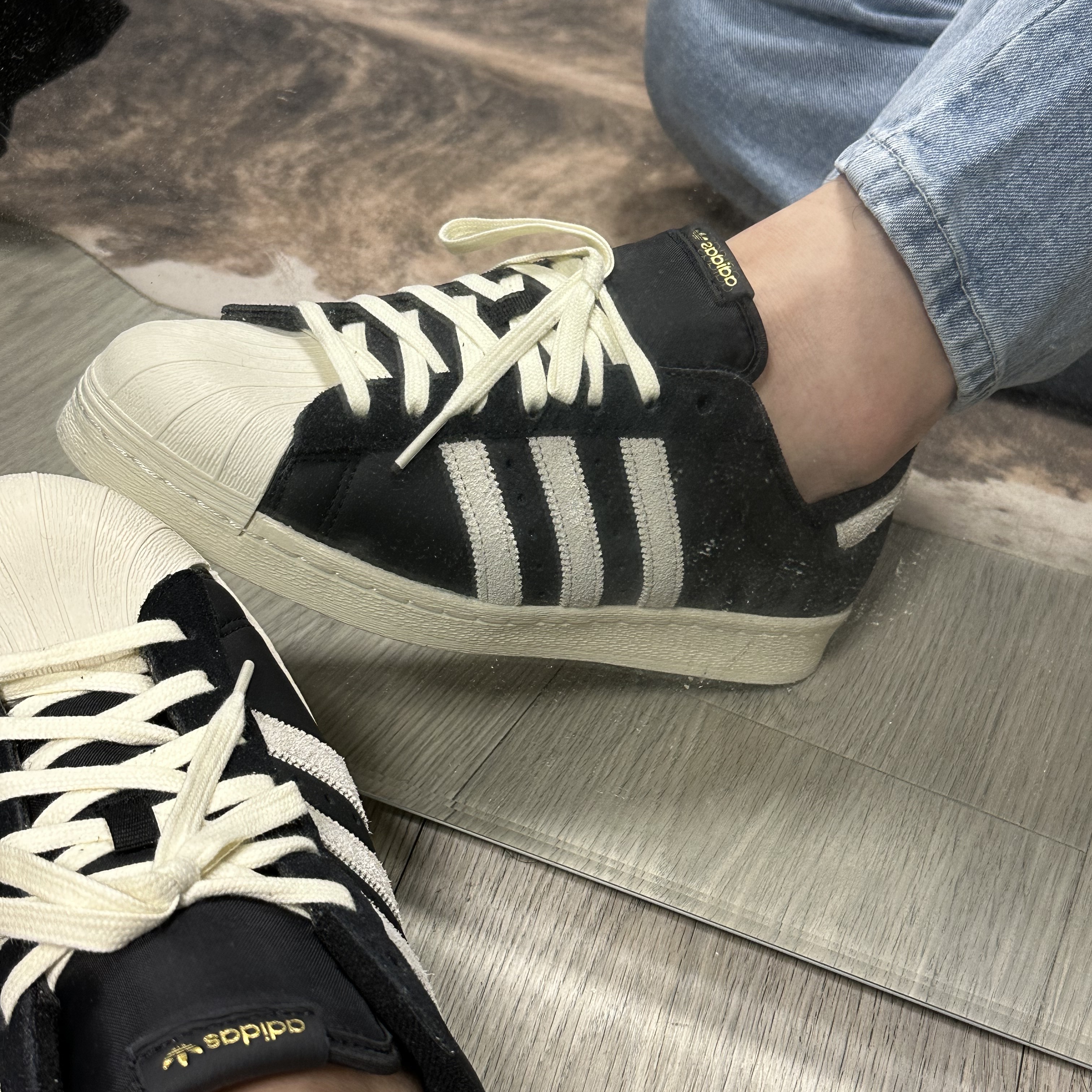 Adidas Superstar 82 Black White 착용 스타일