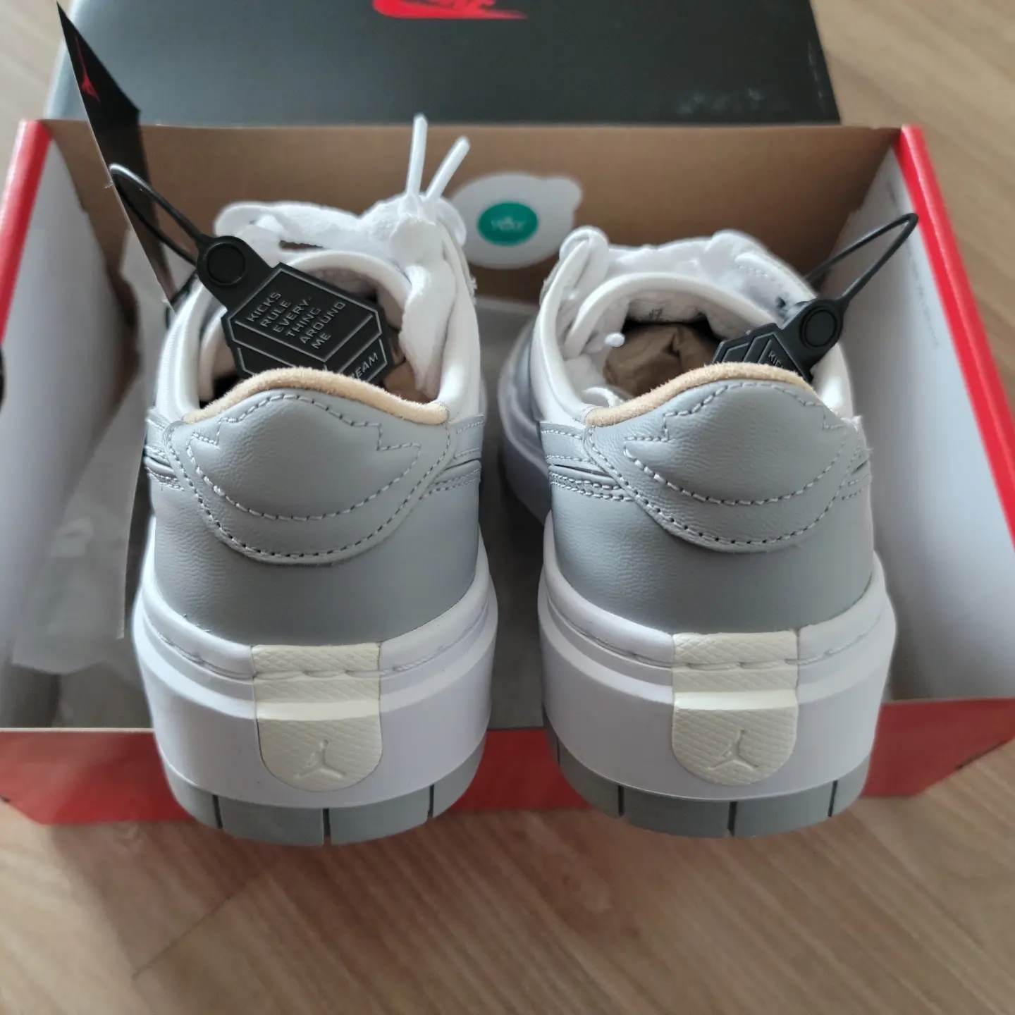 (W) Jordan 1 Elevate Low White and Wolf Grey 착용 스타일 - 2