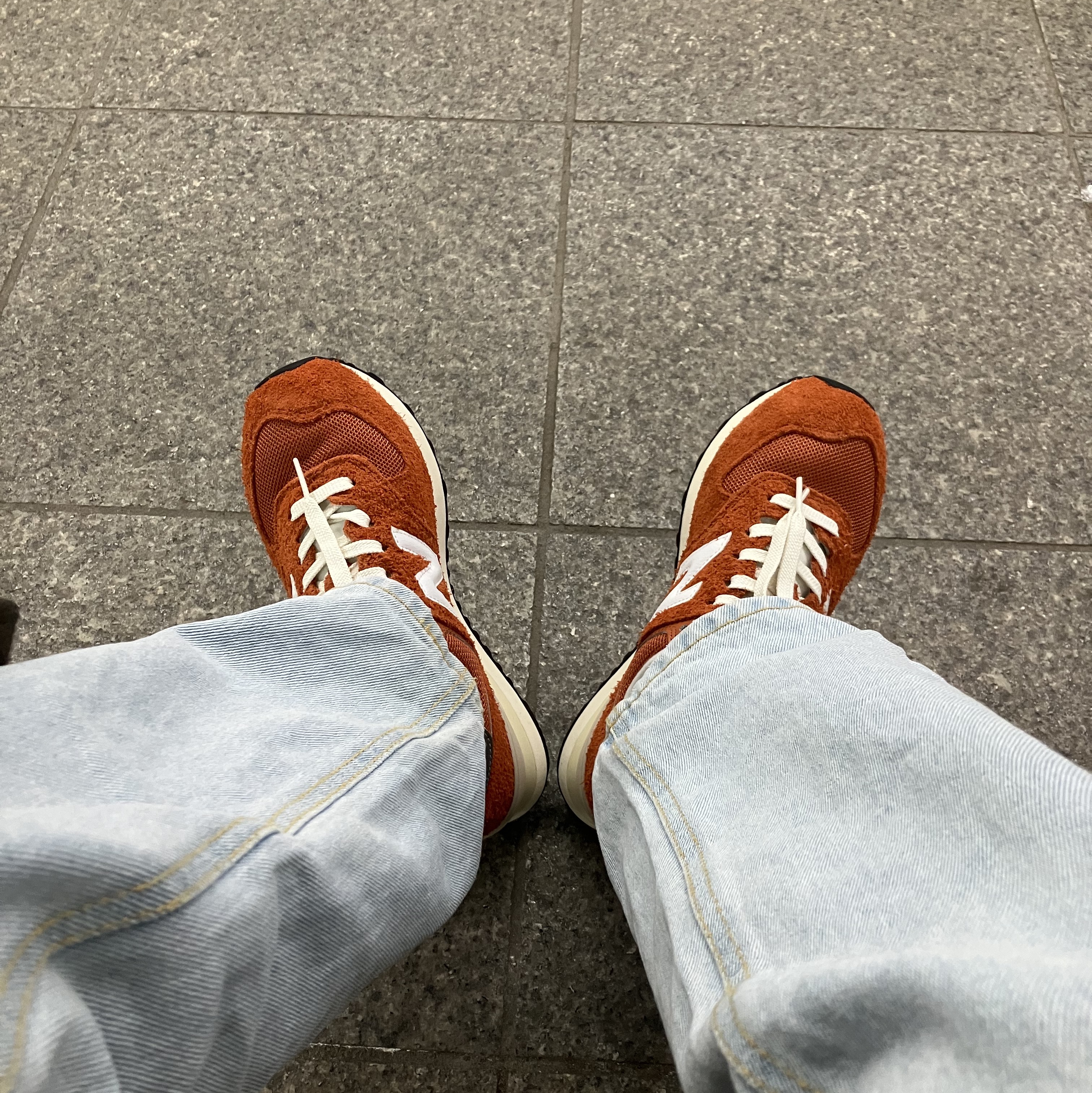 New Balance 574 Heritage Orange Burst White 착용 스타일 - 3