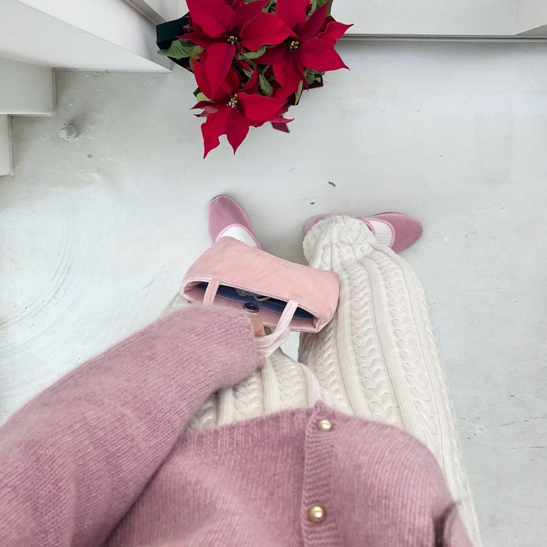 Hai Little Velvet Bag Pink 착용 스타일 - 2