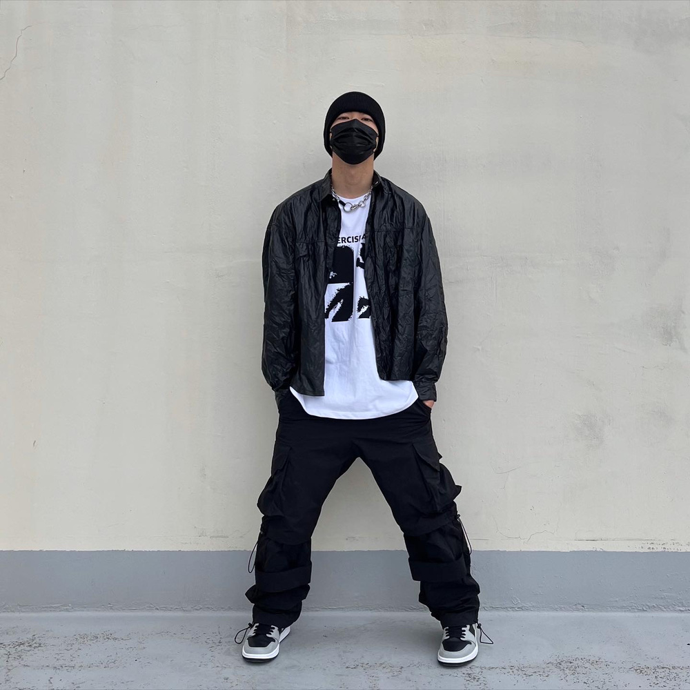 Our Legacy Ladon Brass Keychain Matte Nickel, Jordan 1 Retro High OG Shadow 2.0 착용 스타일