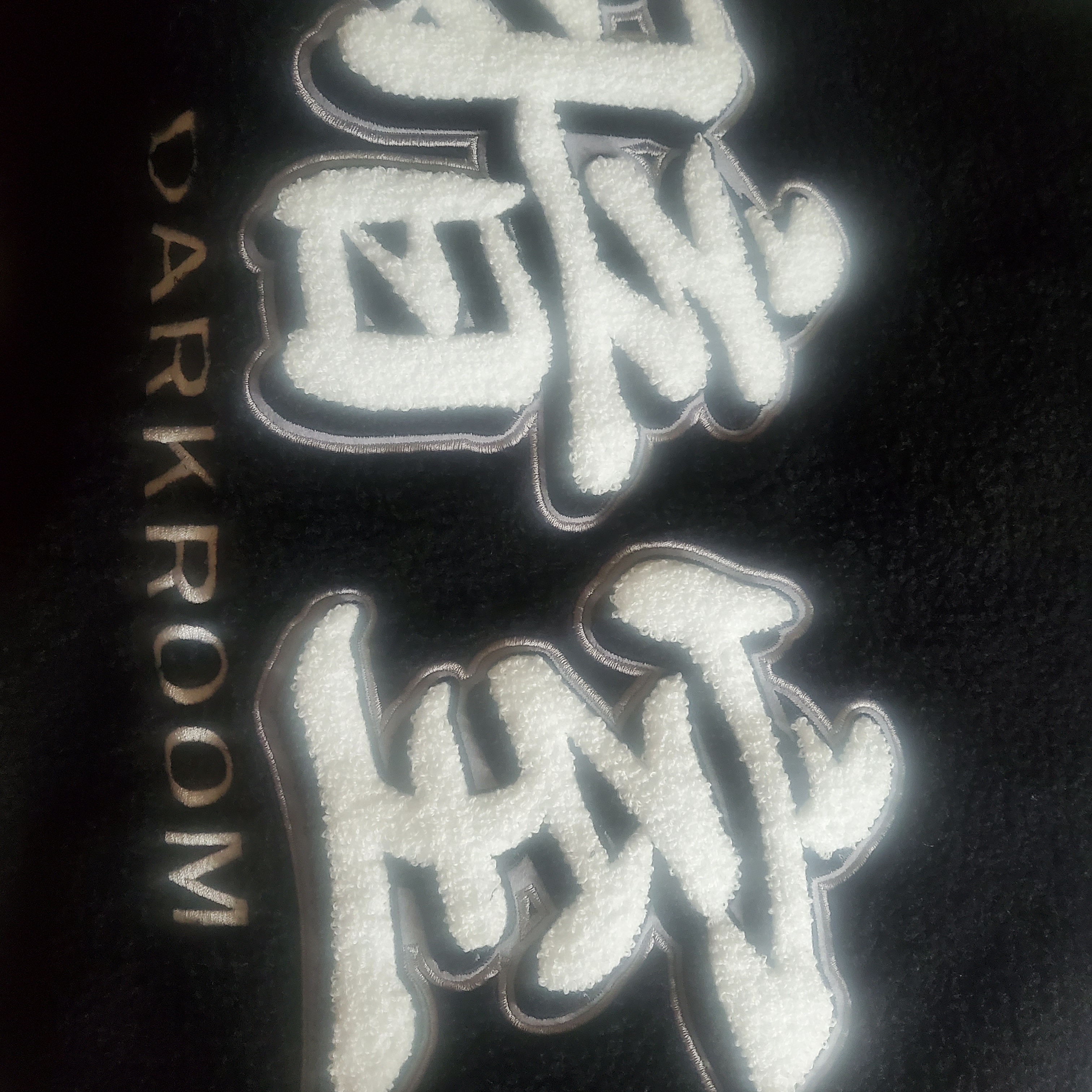 Darkr8m Studio Varsity Logo Sherpa Quarter Zip Up Top Black 착용 스타일