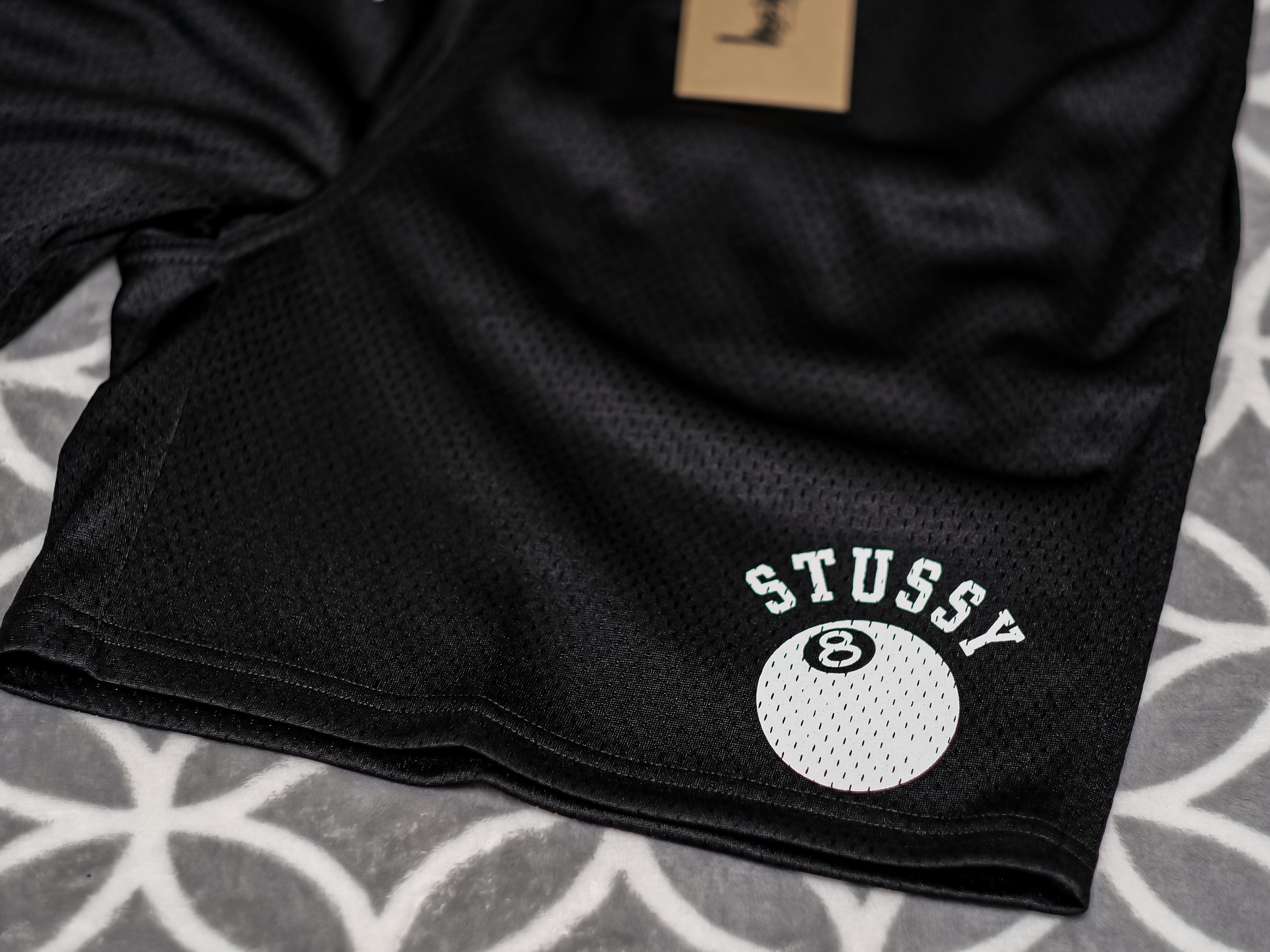 Stussy 8 Ball Mesh Shorts Black 착용 스타일 - 2