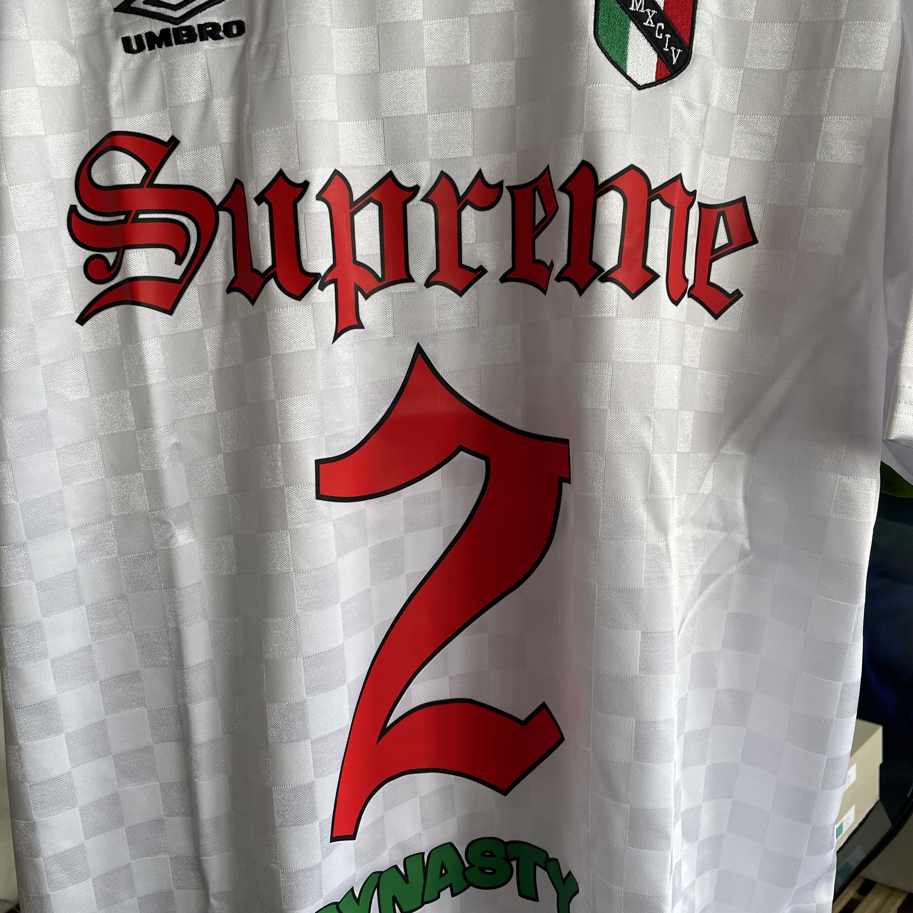 Supreme x Umbro Soccer Jersey White - 22SS 착용 스타일 - 3