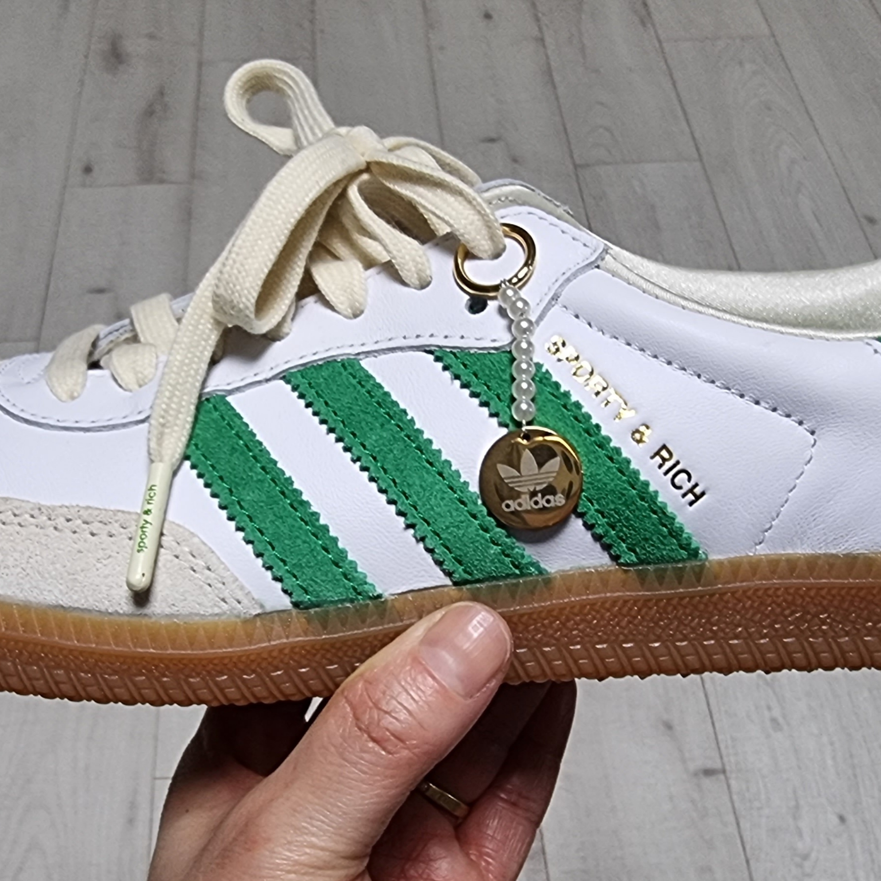 Adidas x Sporty & Rich Samba OG Cloud White Green 착용 스타일 - 1