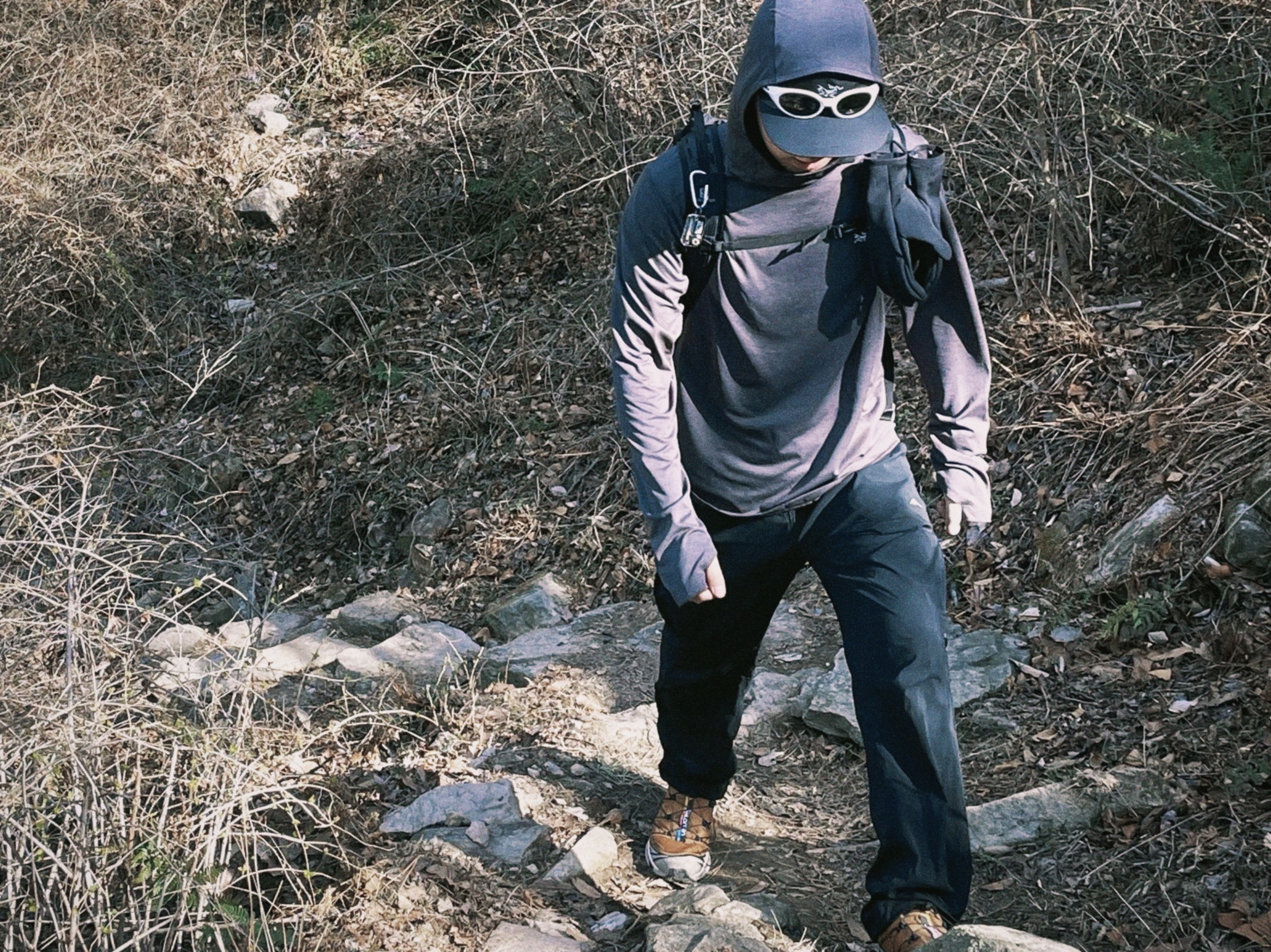 Oakley Eye Jacket Redux Matte Black Frame Prizm Grey Lenses High Bridge Fit, Salomon XT-6 Apricot Buff 착용 스타일 - 5