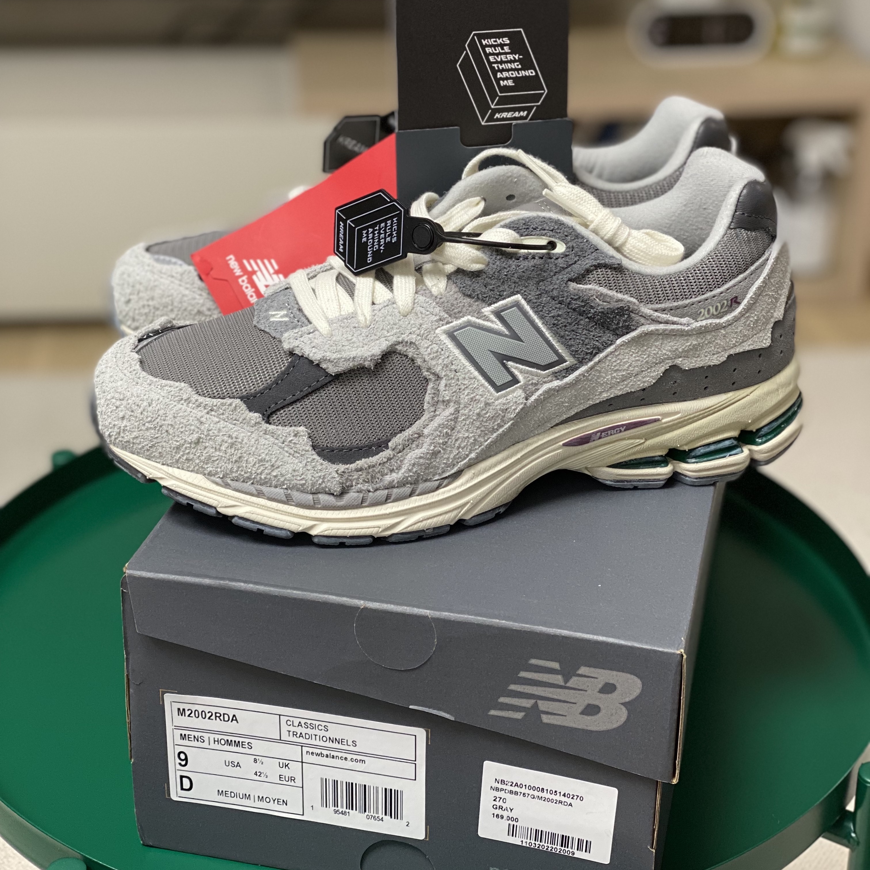 New Balance 2002R Protection Pack Rain Cloud 착용 스타일
