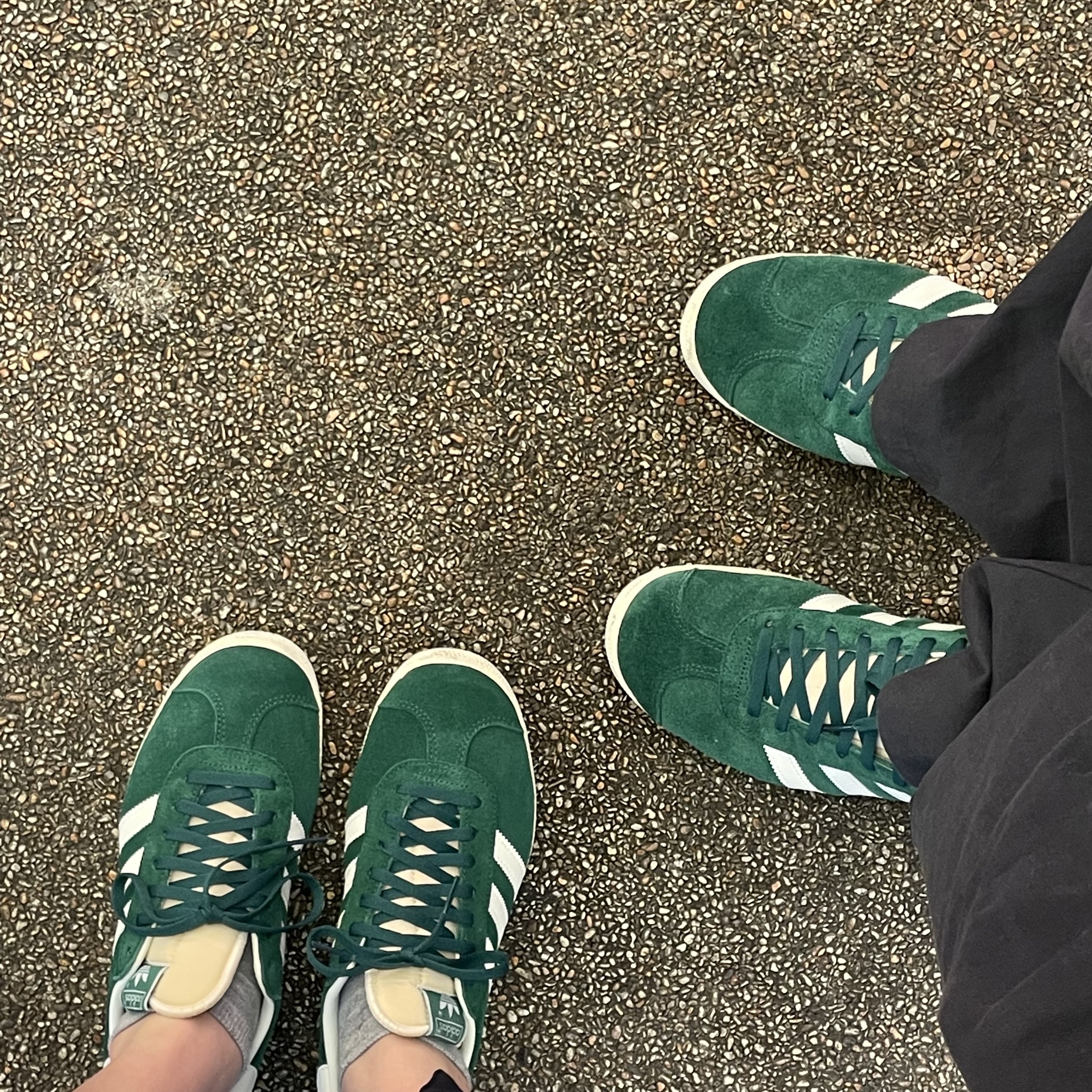 Adidas Gazelle Dark Green Cream White 착용 스타일