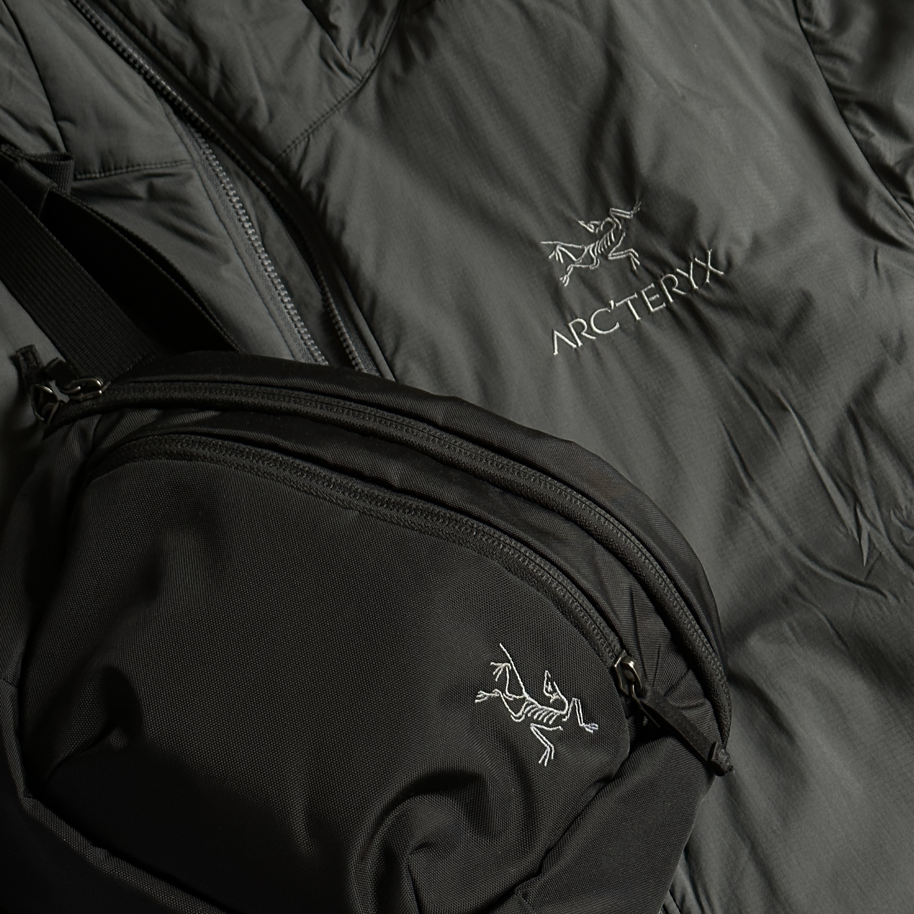 Arc'teryx Atom LT Hoody Glitch, Arc'teryx Mantis 2 Waistpack Black 착용 스타일