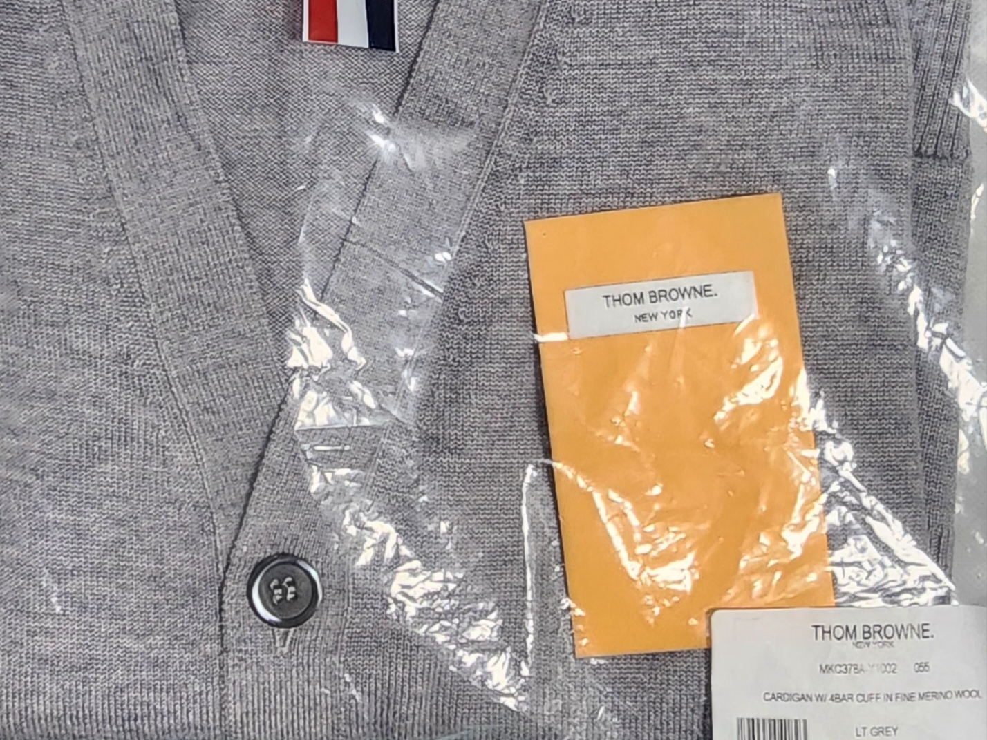 Thom Browne Fine Merino Wool 4-Bar Cuff V-Neck Cardigan Light Grey 착용 스타일