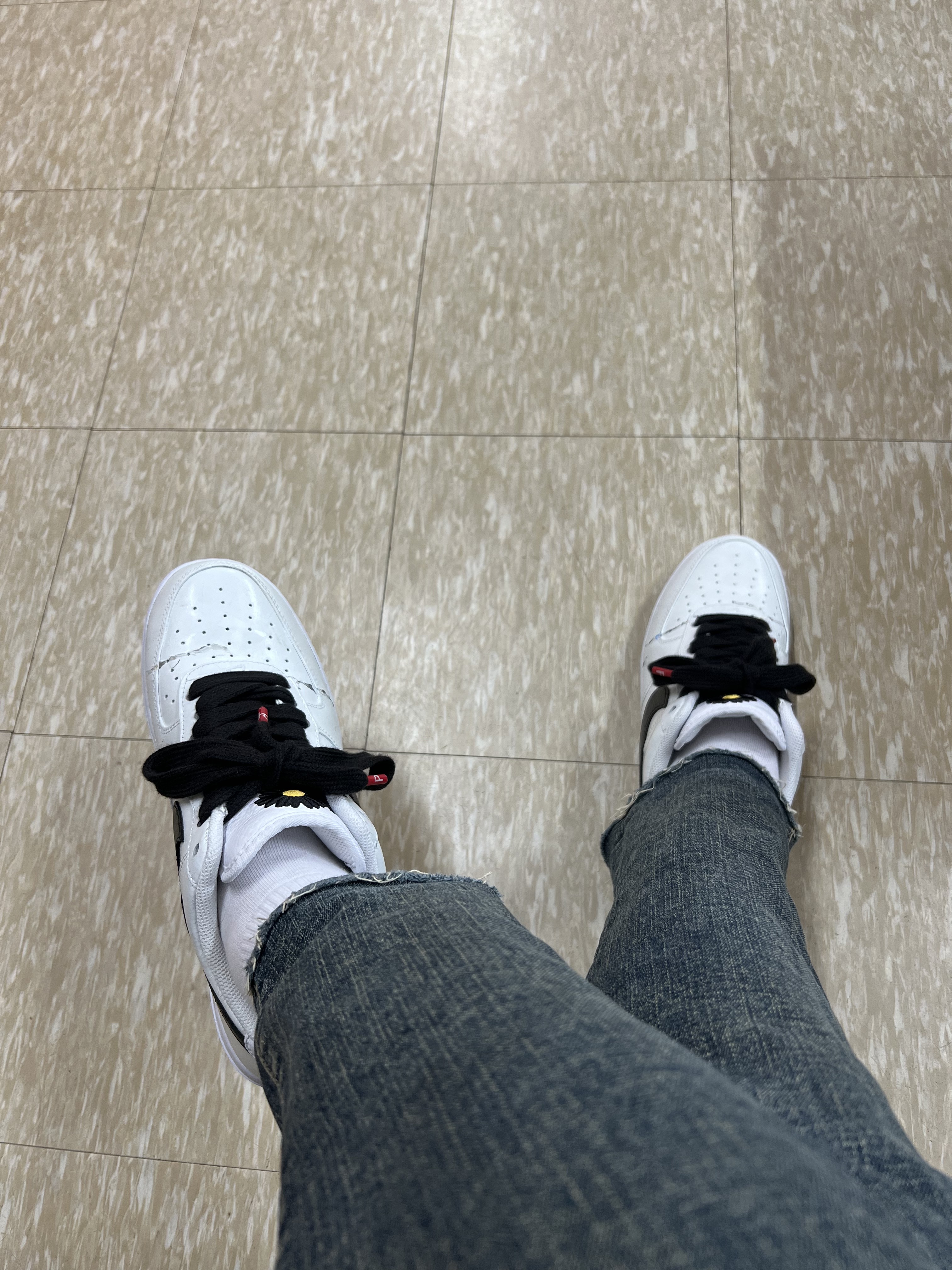 Supreme Box Logo Crewneck Dark Pine - 22FW, Nike x Peaceminusone Air Force 1 Low Para-Noise 2.0 착용 스타일 - 2