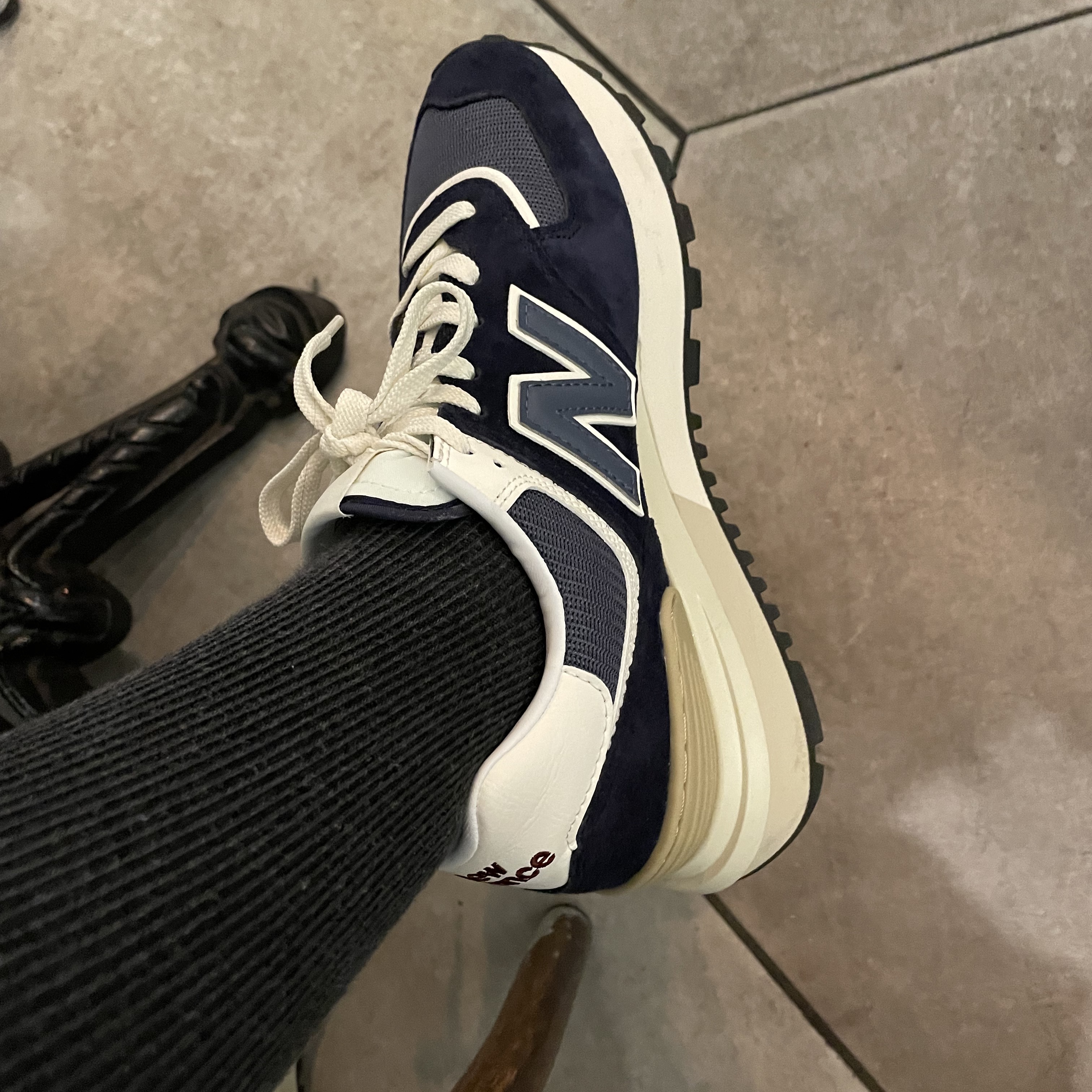 New Balance 574 Legacy Navy 착용 스타일 - 1