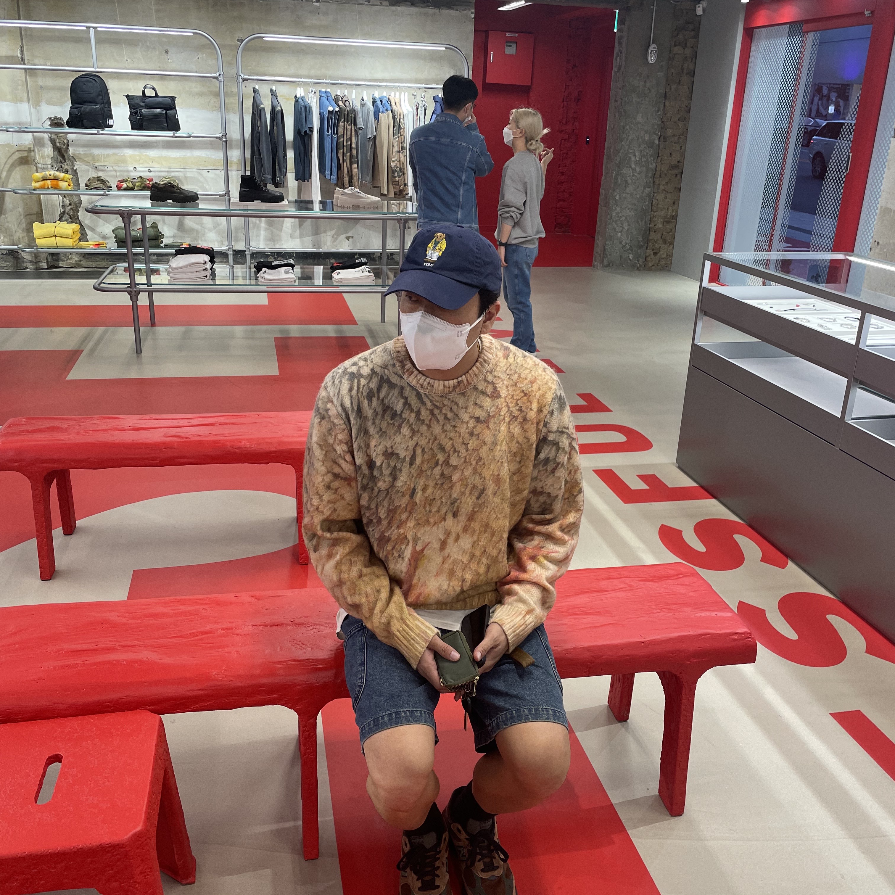 Stussy Wings Print Sweater Multi, New Balance x Aime Leon Dore 993 Made in USA Brown 착용 스타일 - 3