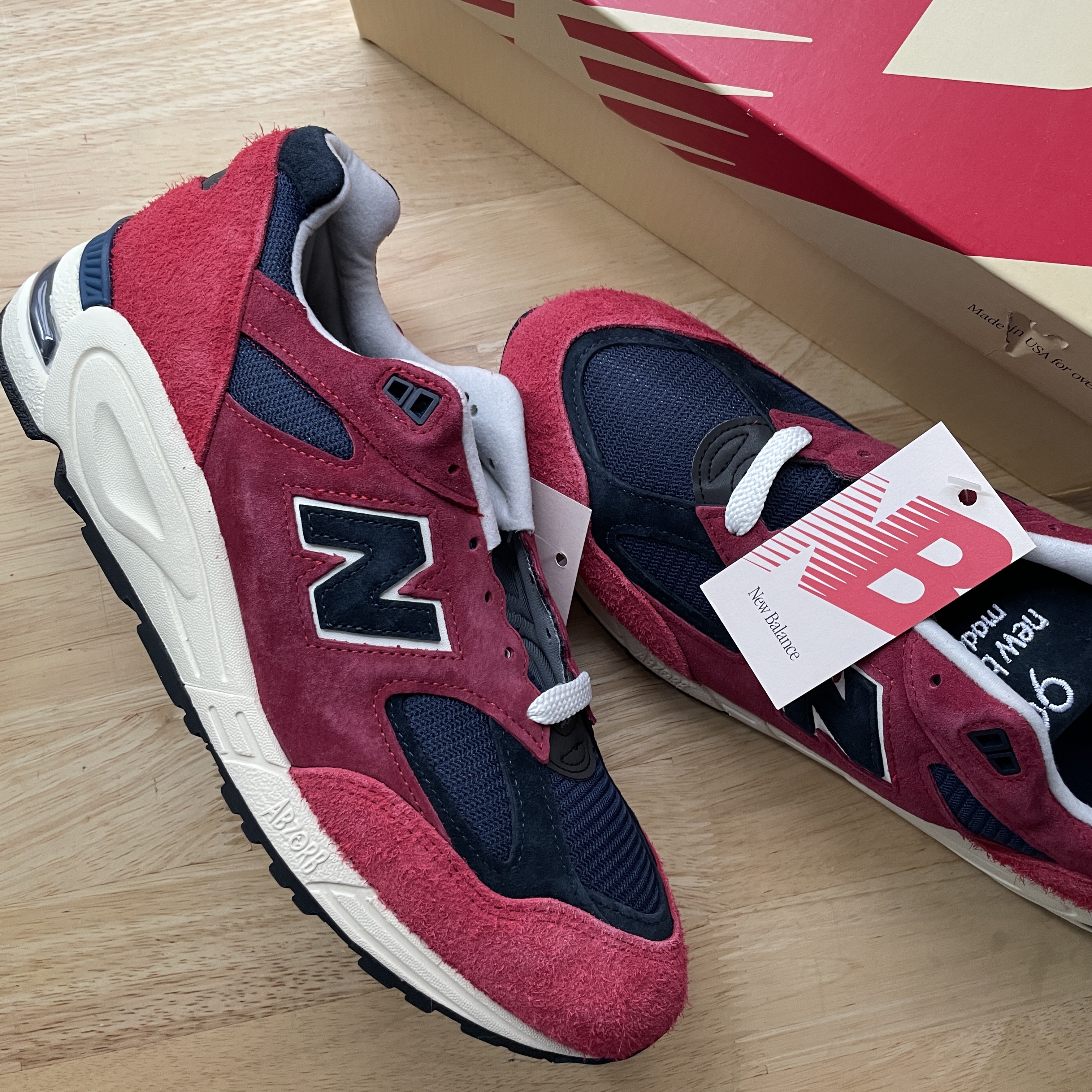 New Balance 990v2 Made in USA Chrysanthemum Navy 착용 스타일
