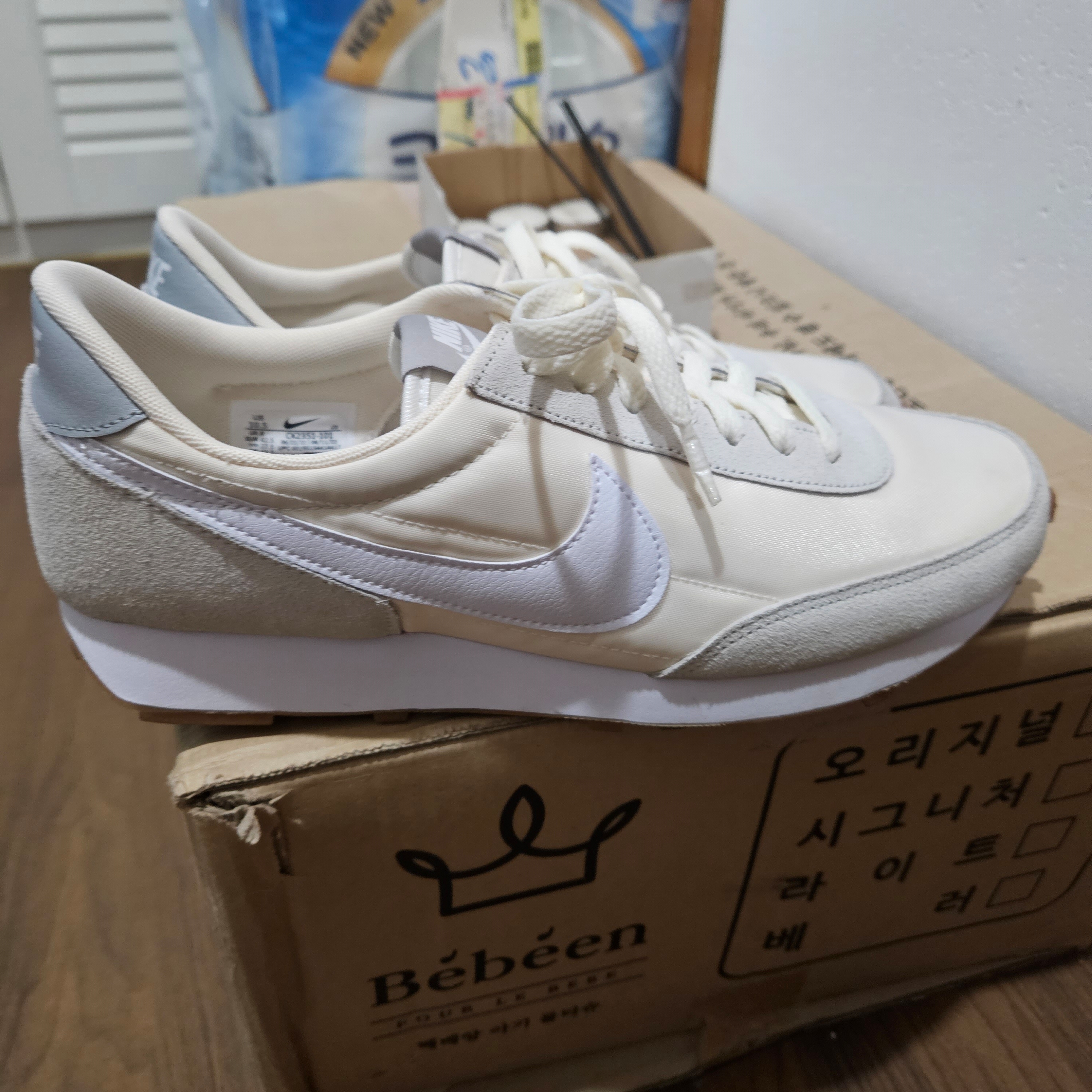 (W) Nike Daybreak Summit White 착용 스타일