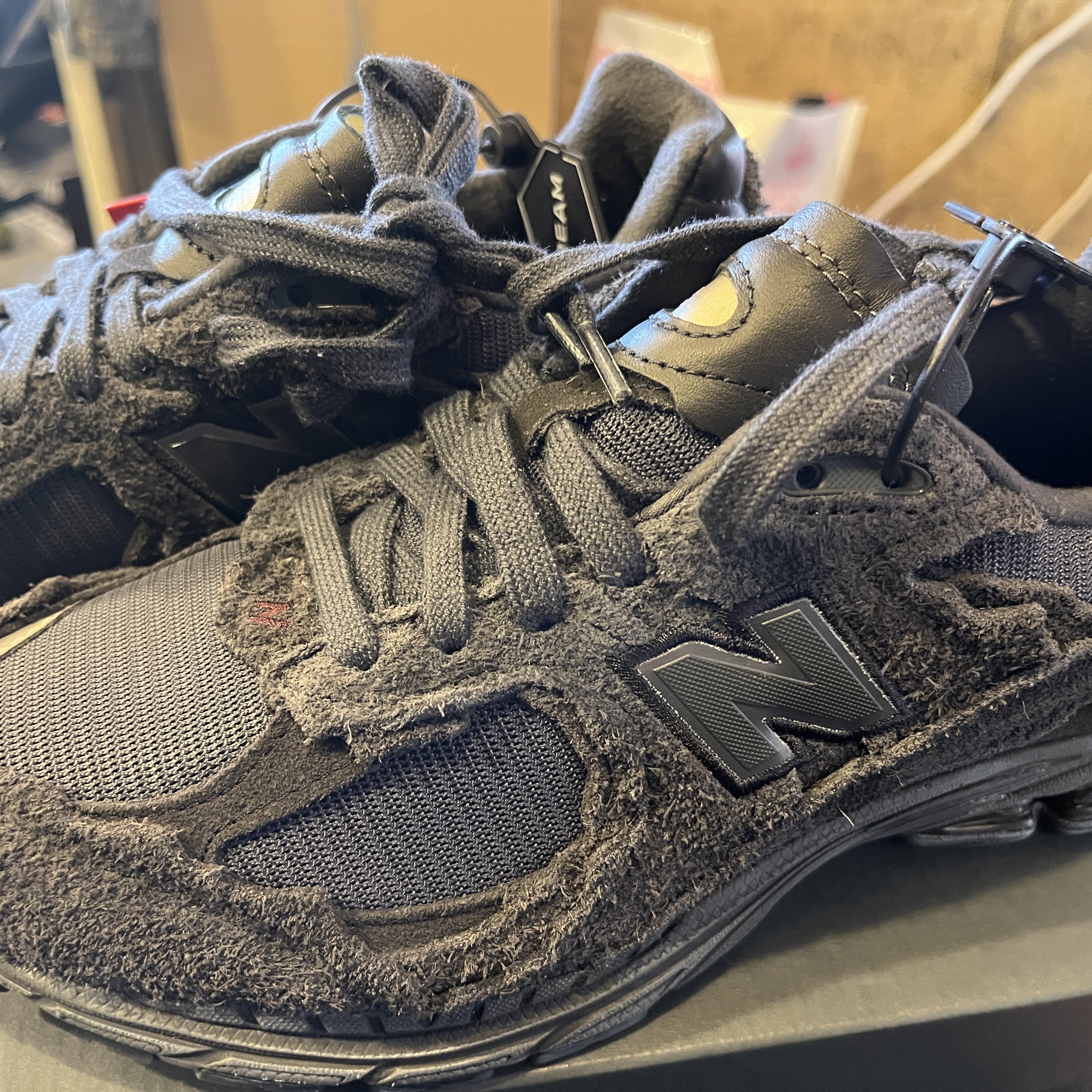 New Balance 2002R Protection Pack Phantom 착용 스타일 - 2