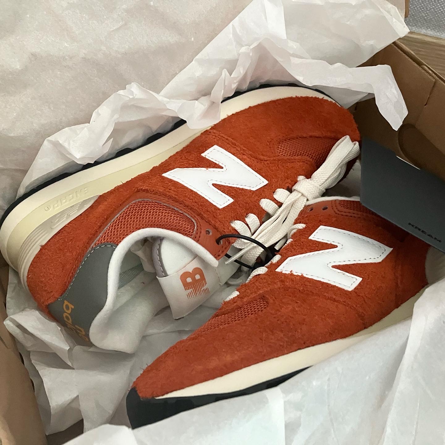 New Balance 574 Heritage Orange Burst White 착용 스타일 - 1