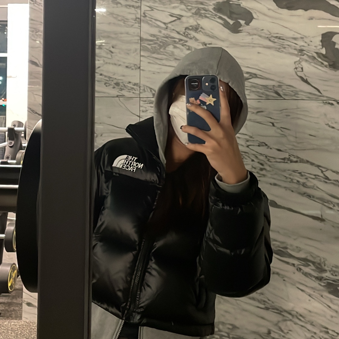 (W) The North Face Nuptse Short Jacket Black 착용 스타일 - 2