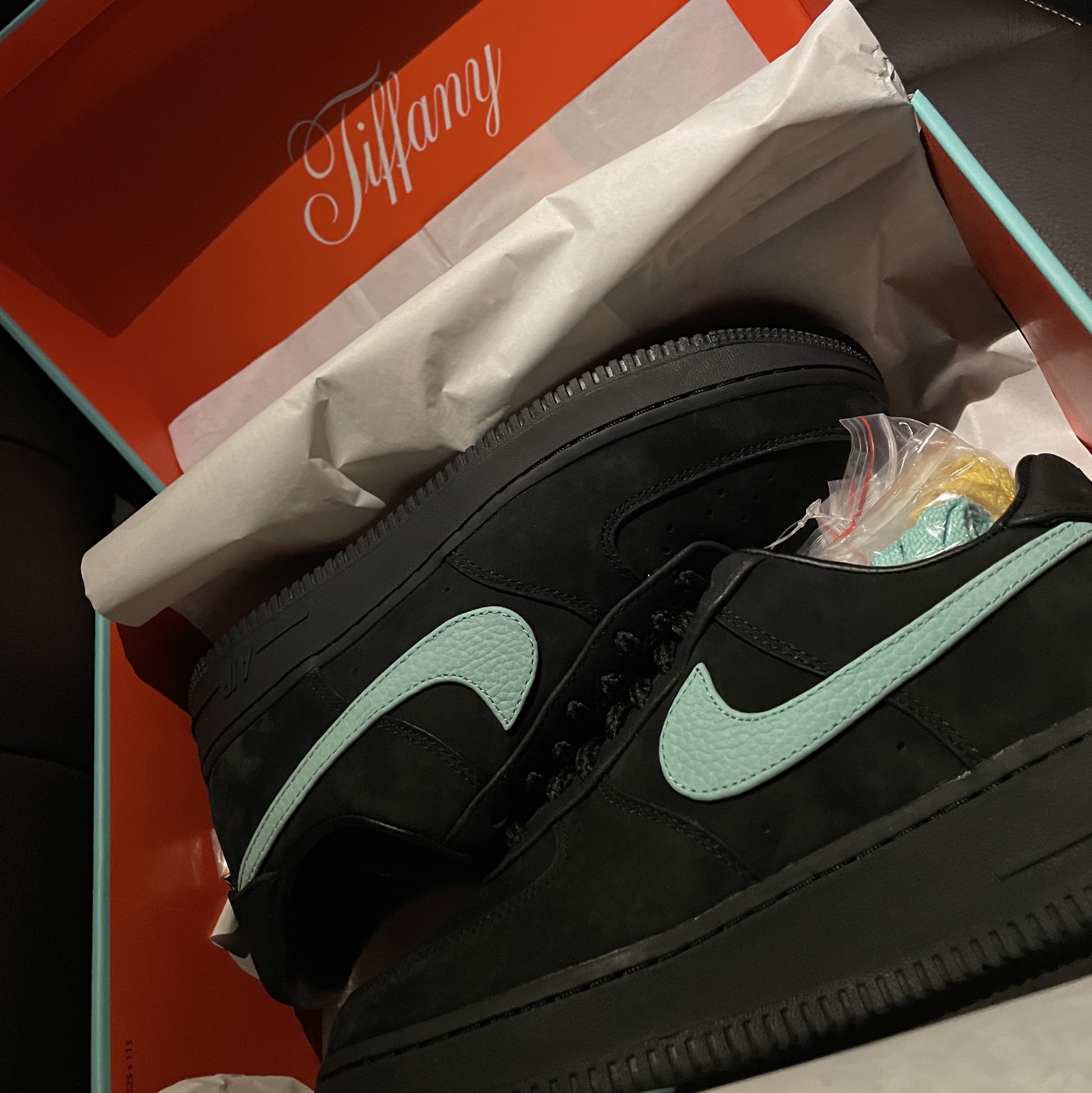 Nike x Tiffany & Co. Air Force 1 Low SP 1837 착용 스타일 - 3