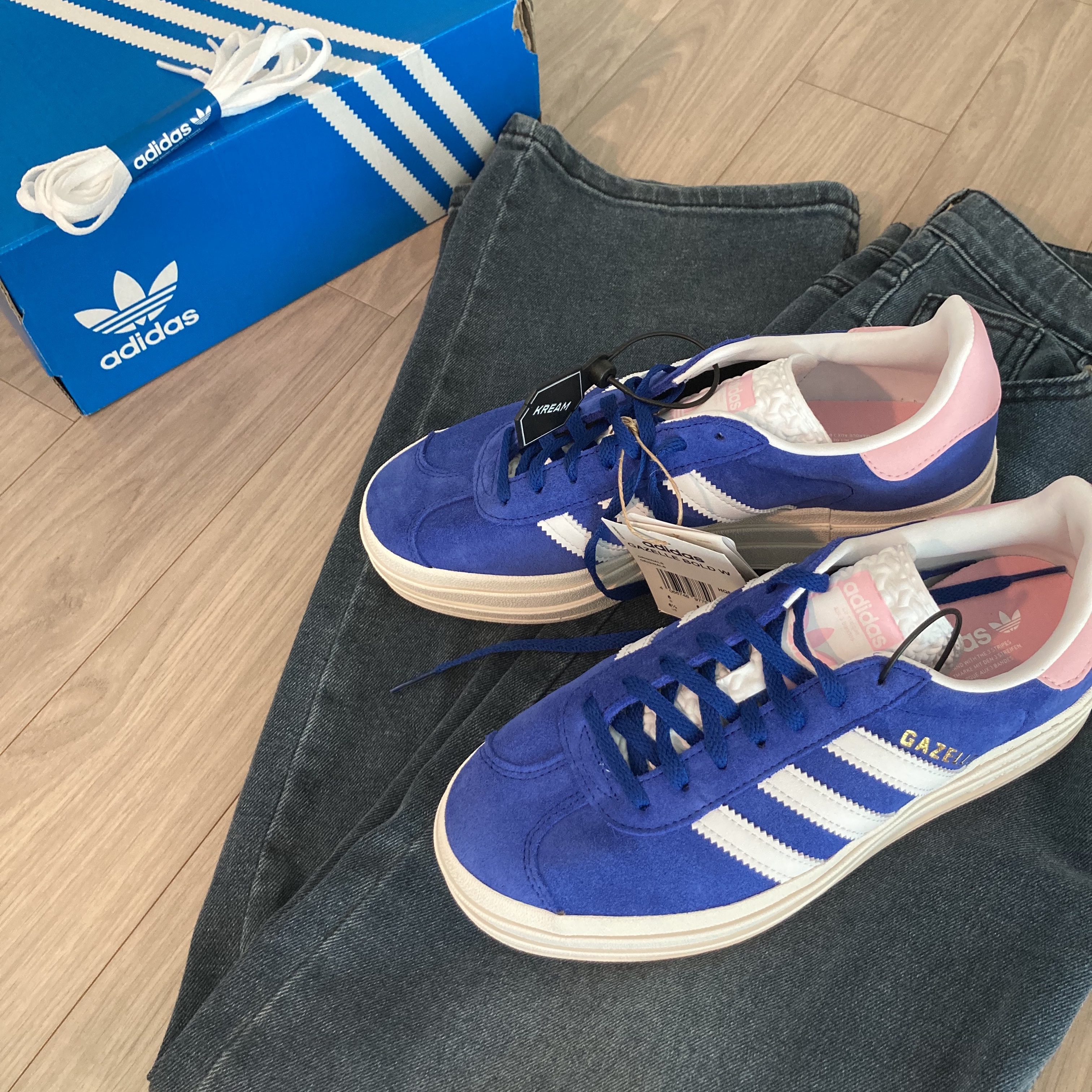 (W) Adidas Gazelle Bold Blue Pink 착용 스타일 - 2