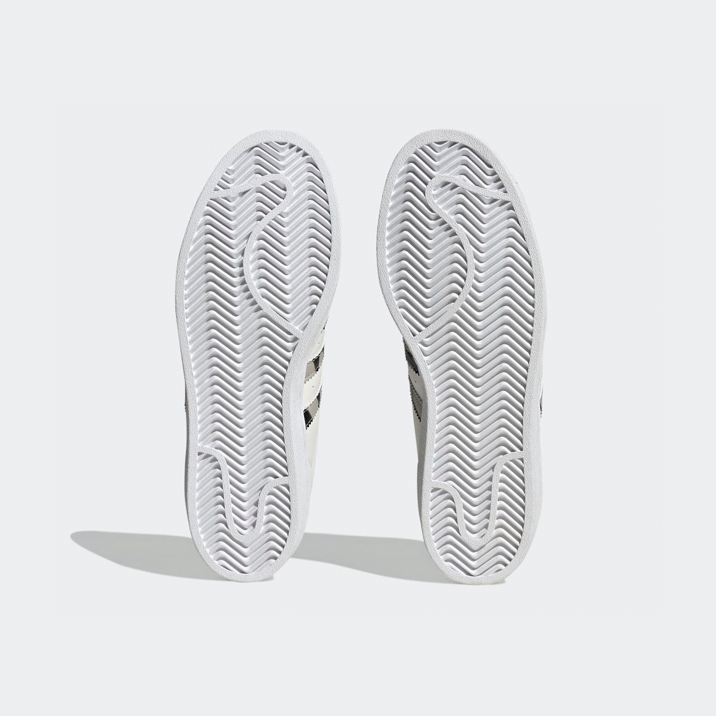Adidas Superstar White Black, Adidas Superstar Core Black White 착용 스타일 - 4