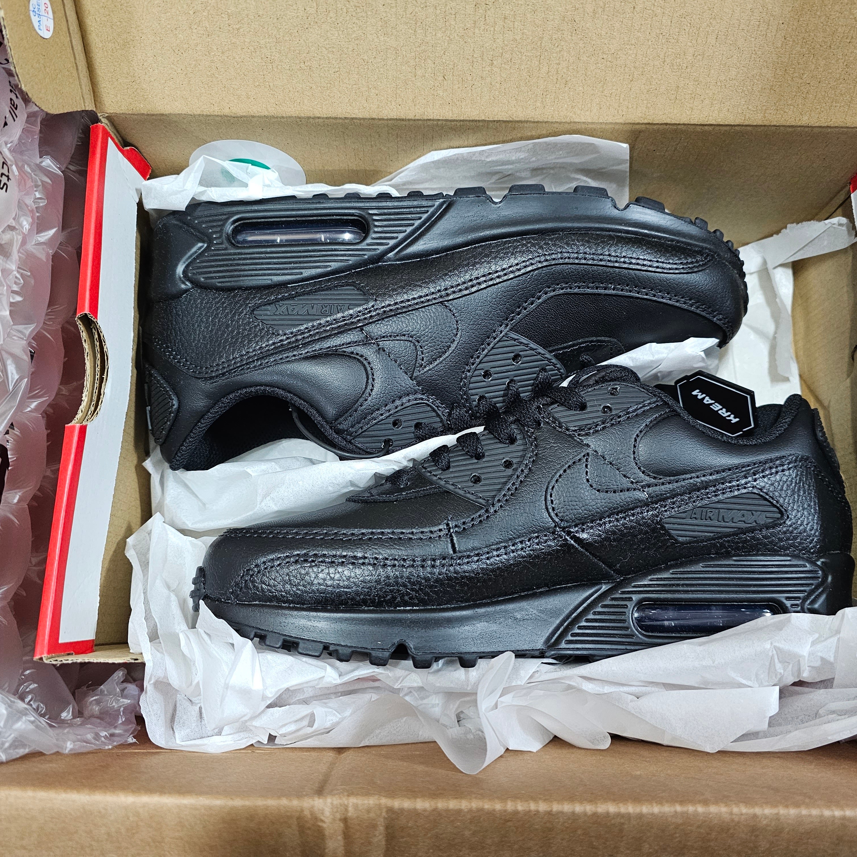 Nike Air Max 90 LTR Triple Black 착용 스타일