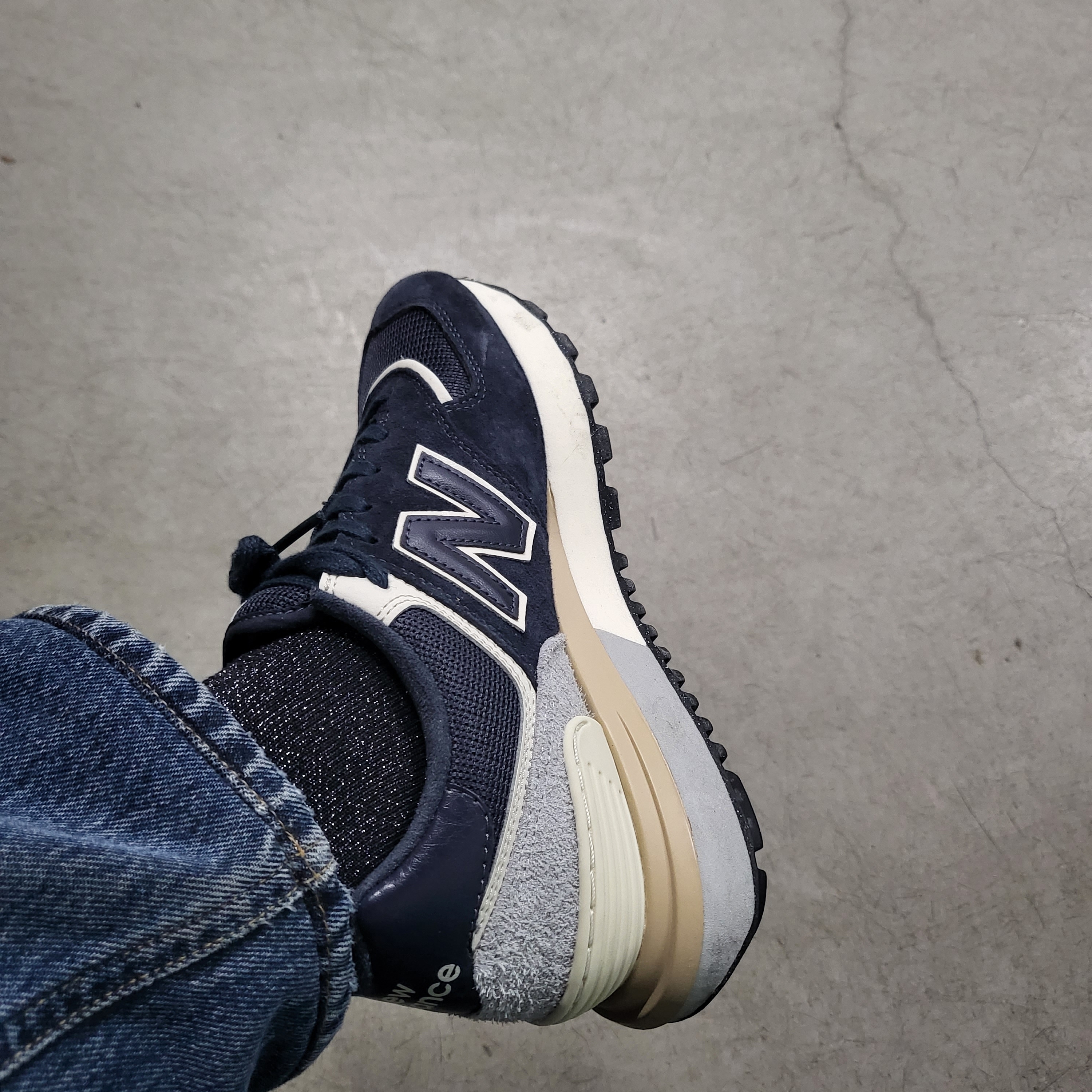 New Balance 574 Legacy Blue Navy 착용 스타일 - 1