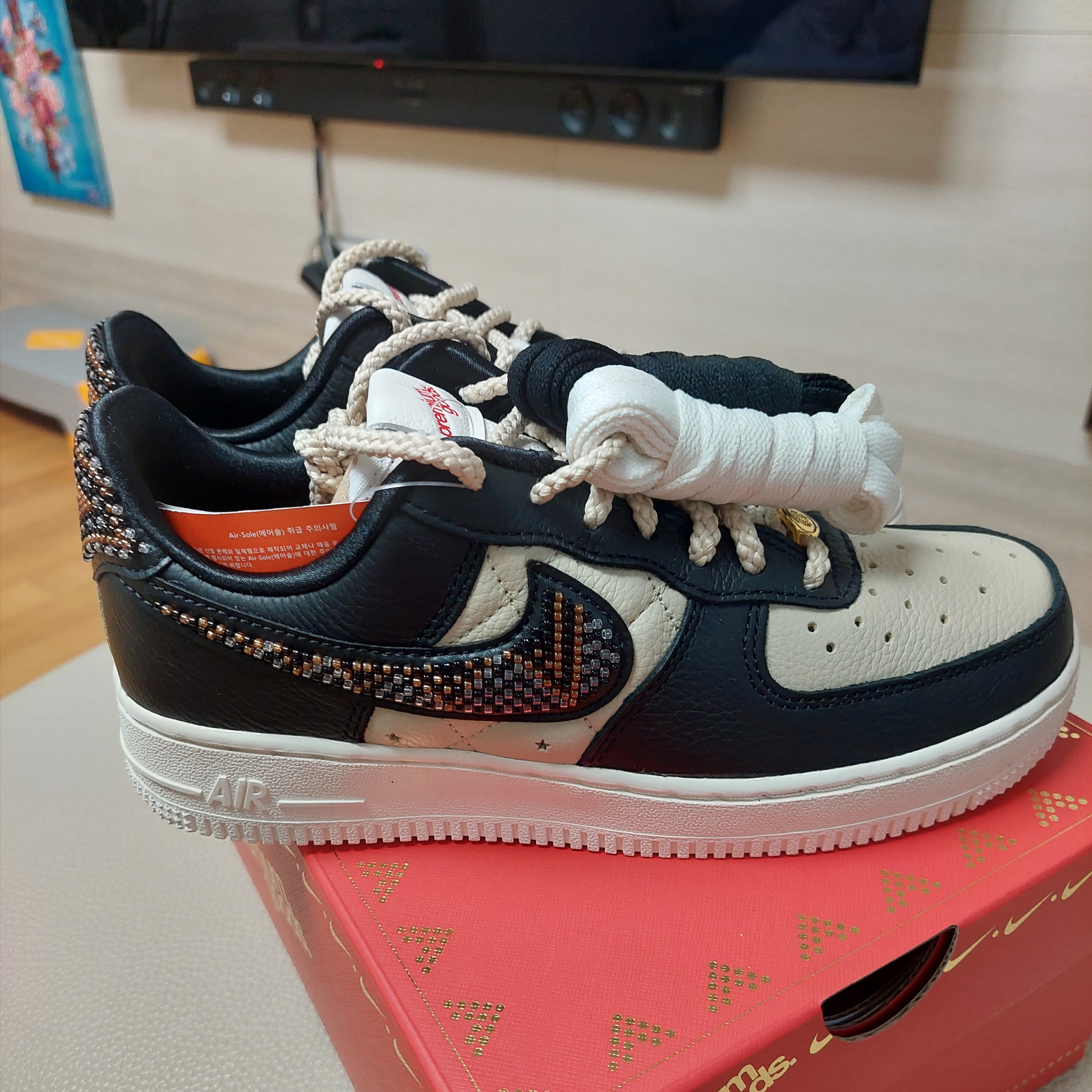 (W) Nike x Premium Goods Air Force 1 Low Black Sand 착용 스타일 - 4