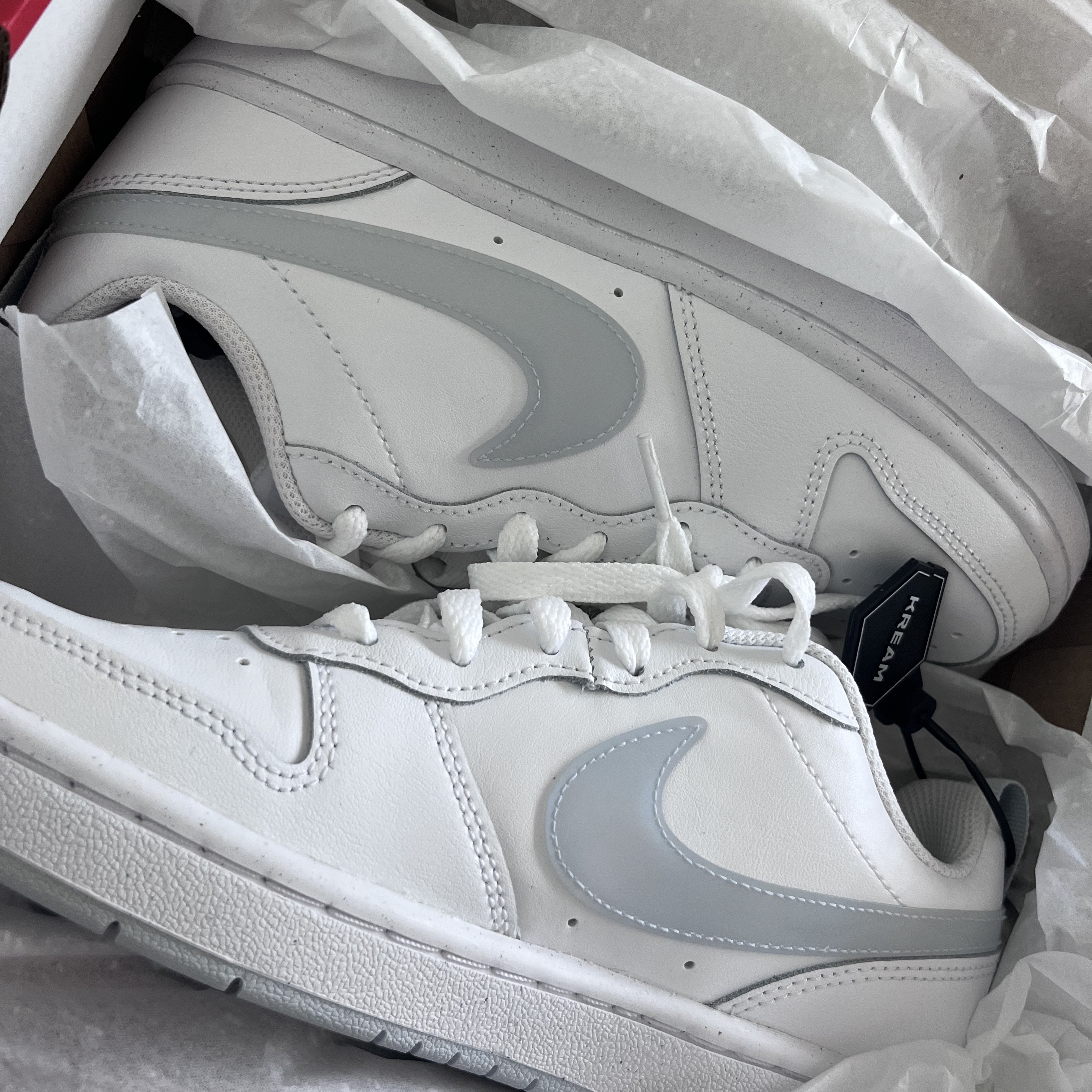 (GS) Nike Court Borough 2 White Aura 착용 스타일