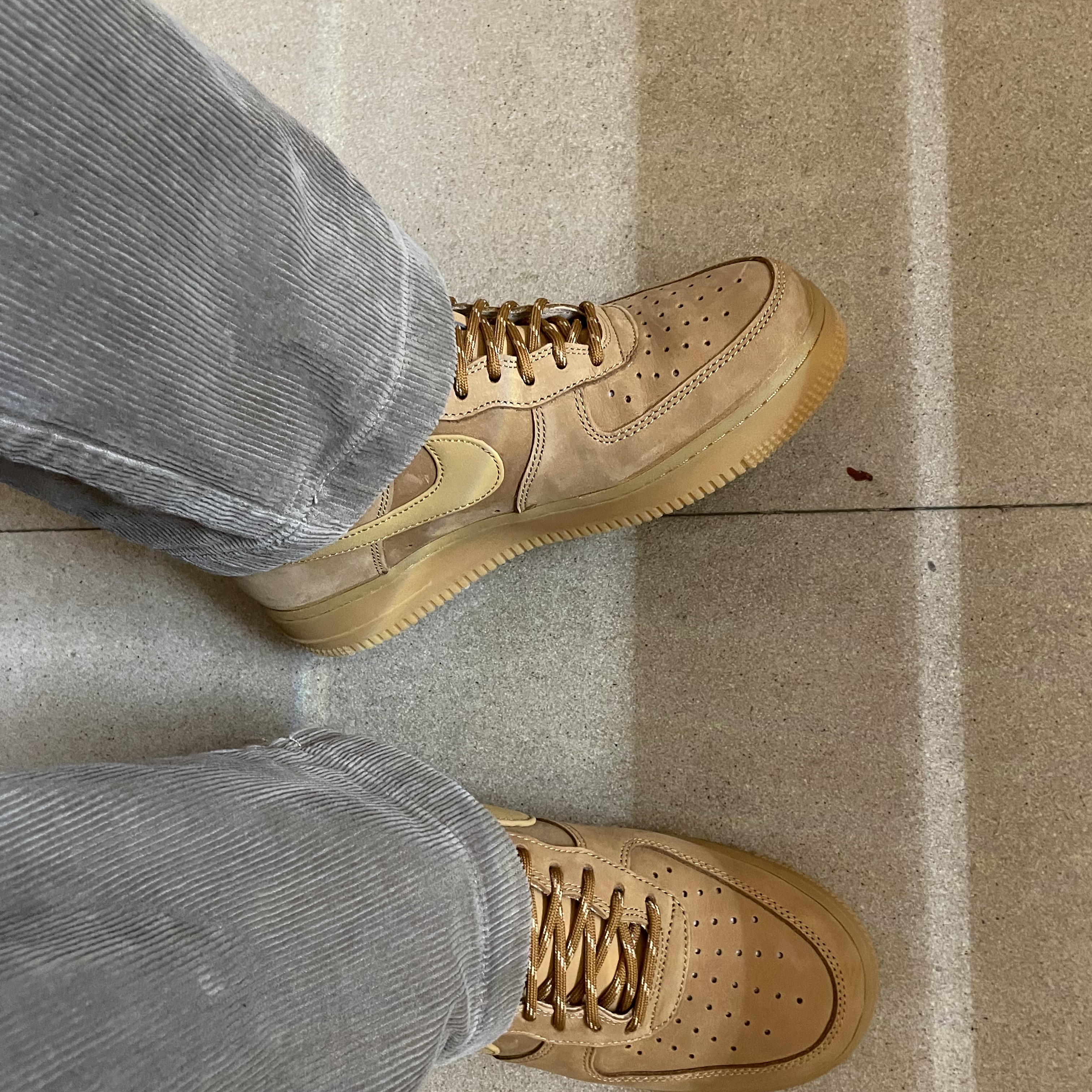 Nike Air Force 1 '07 WB Flax 착용 스타일
