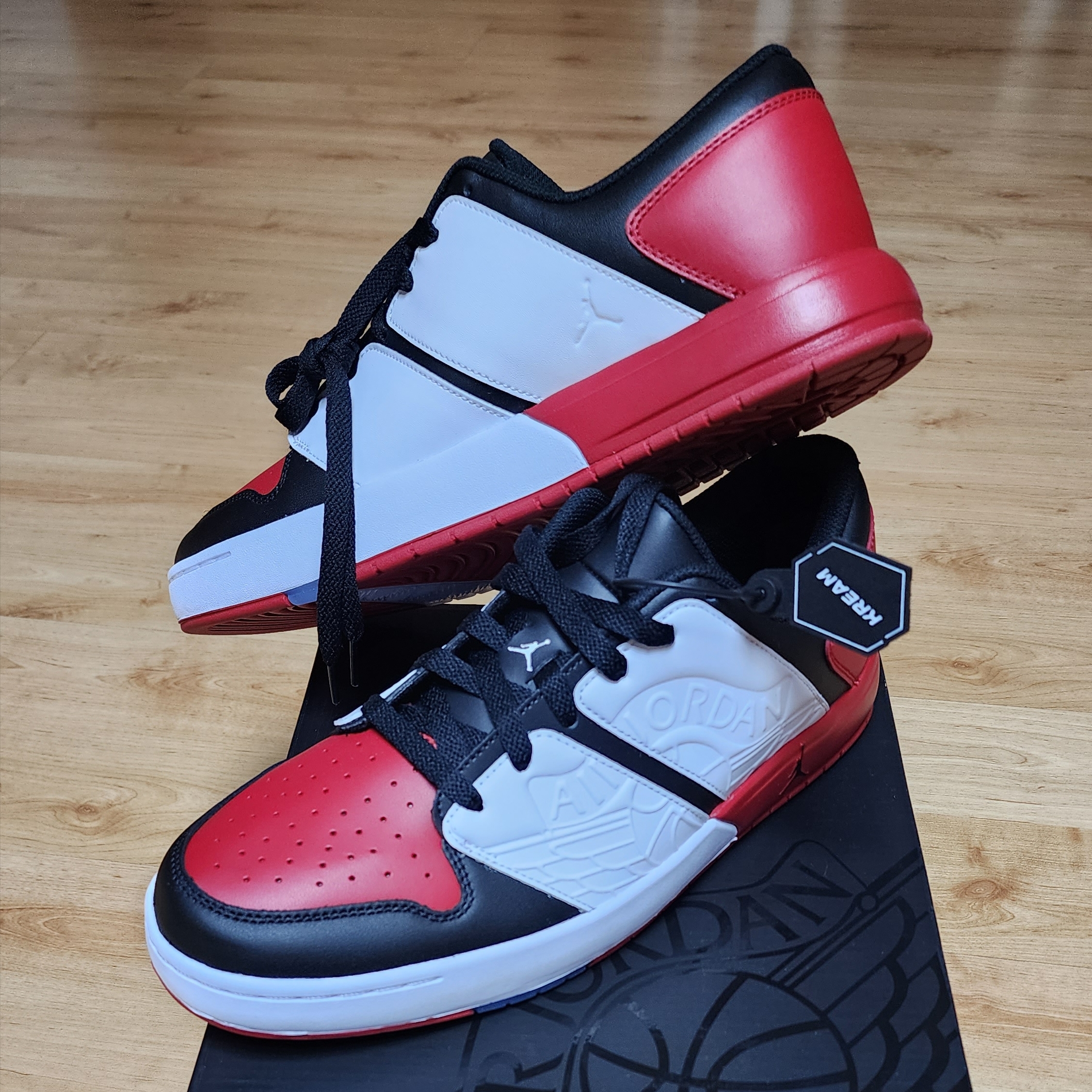 Jordan Nu Retro 1 Low Varsity Red 착용 스타일 - 1