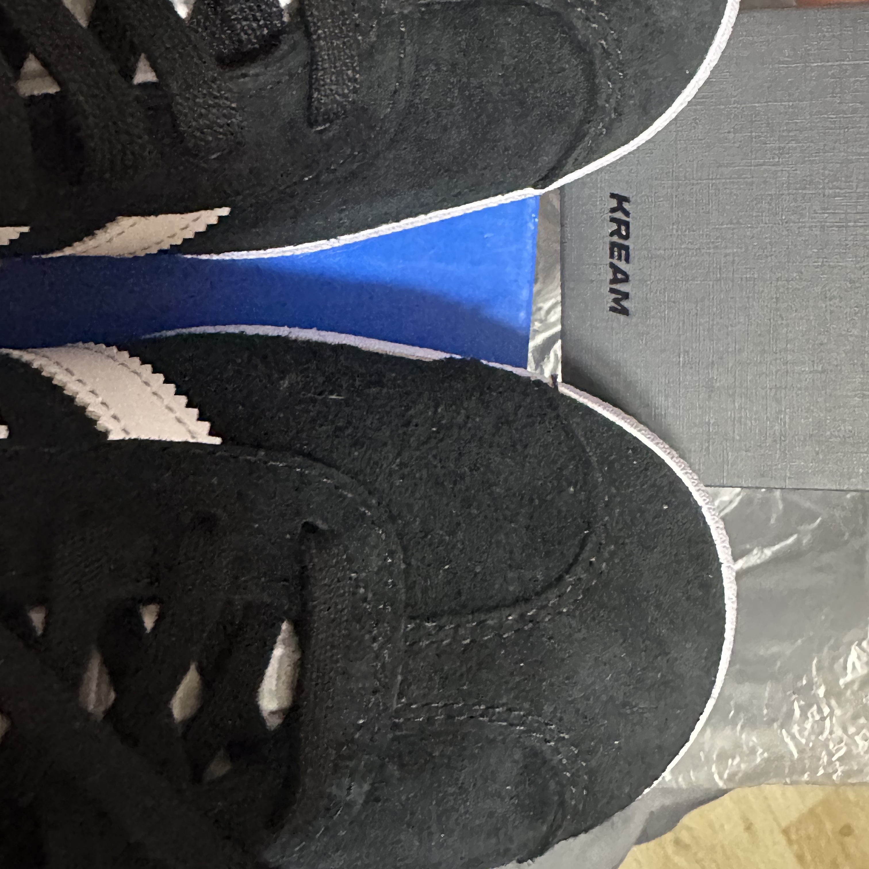 Adidas Gazelle Core Black White 착용 스타일 - 1