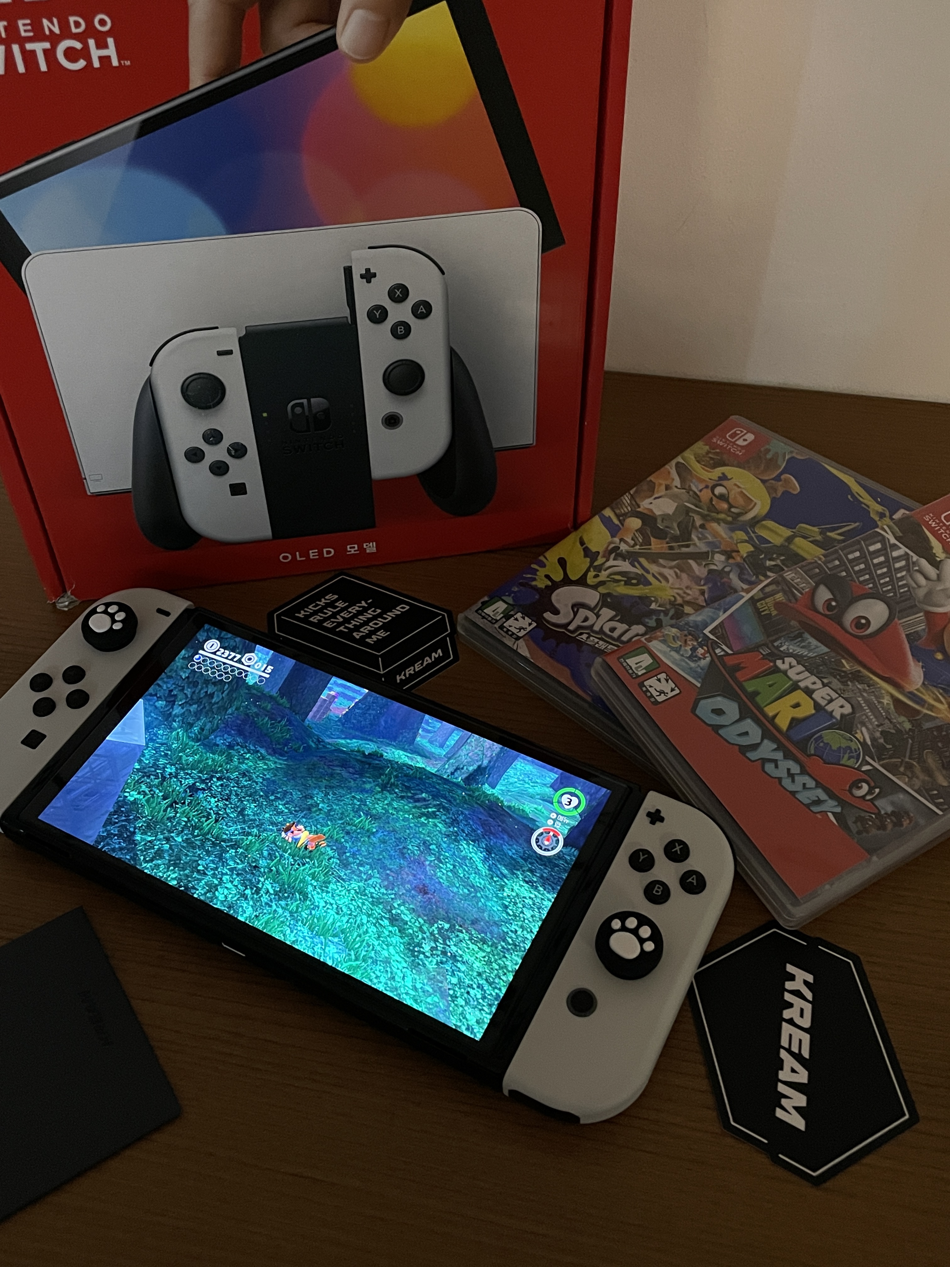 Nintendo Switch OLED White (Korean Ver.) 착용 스타일 - 5
