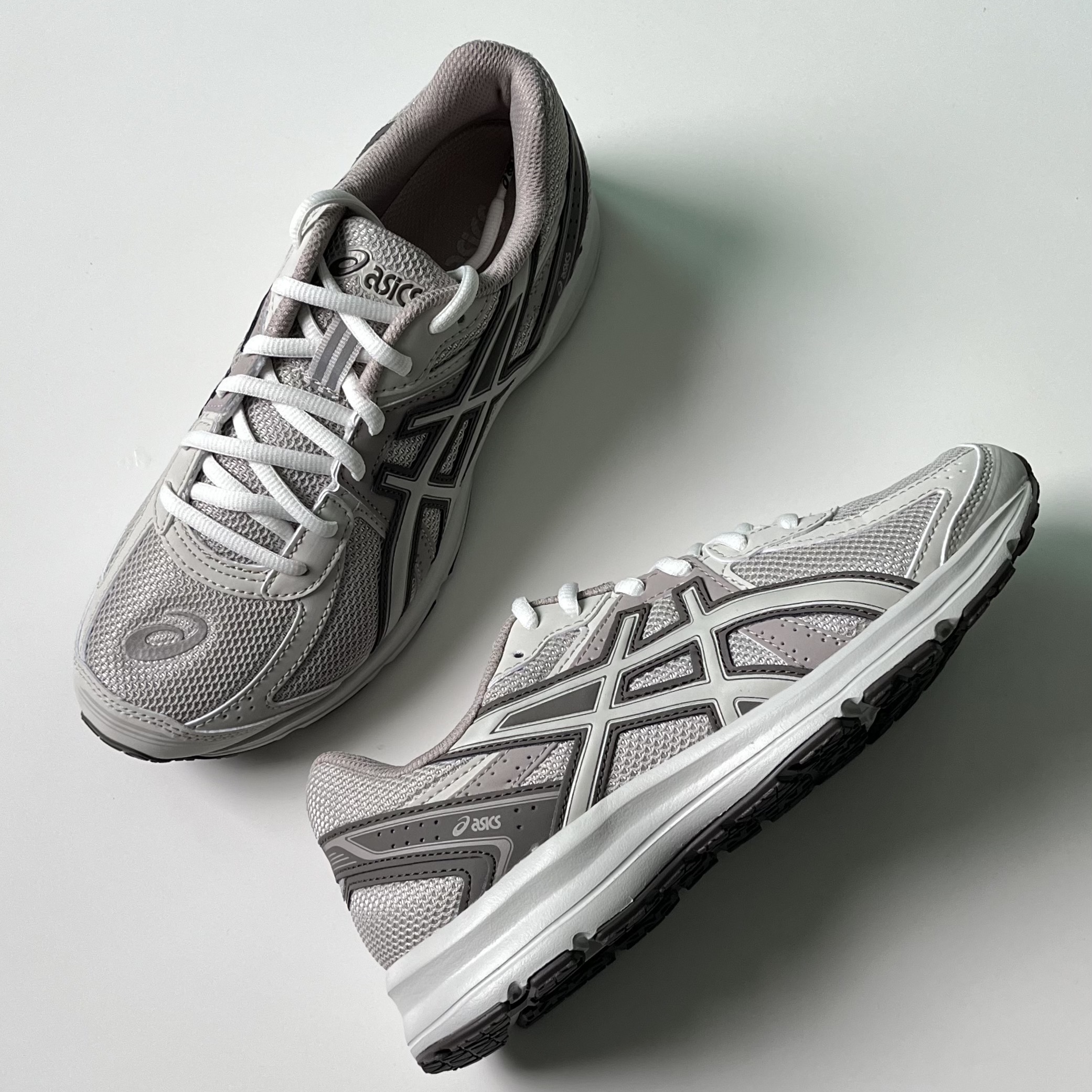 Asics Jog 100 S Birch - 2E Wide 착용 스타일 - 2