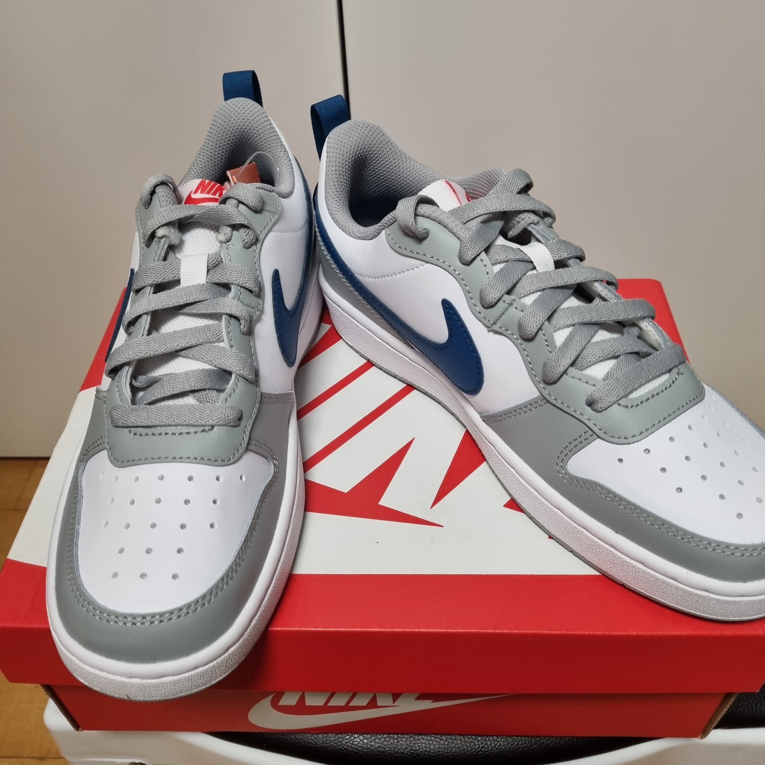 (GS) Nike Court Borough Low 2 Light Smoke Grey 착용 스타일 - 2