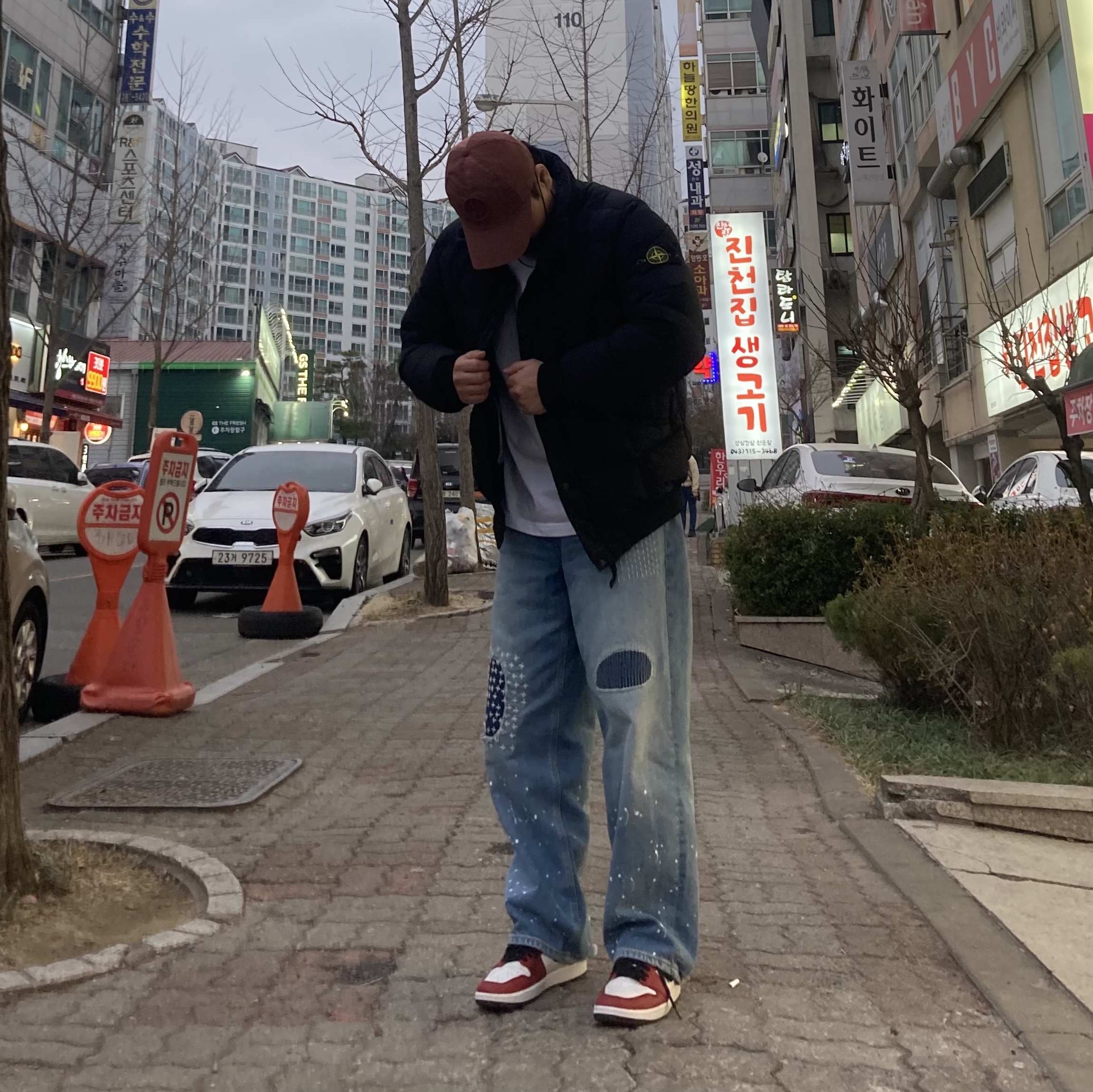 Stone Island 99576 Nylon Metal 6-Panel Cap Brick Red - 21FW, Zara x Ader Error Patchwork Jeans Blue 착용 스타일 - 5