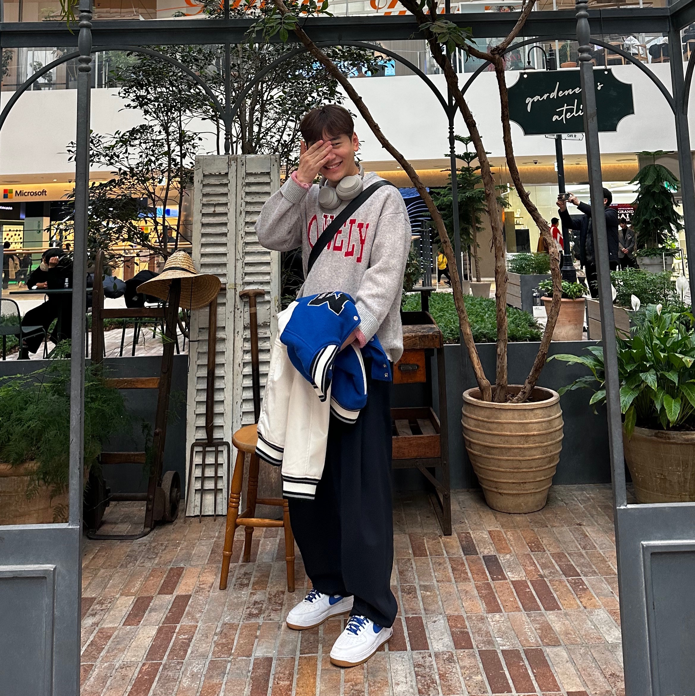 Nike Air Force 1 Low Retro Color of the Month Varsity Royal, Zara x Ader Error Darted Trousers Navy 착용 스타일