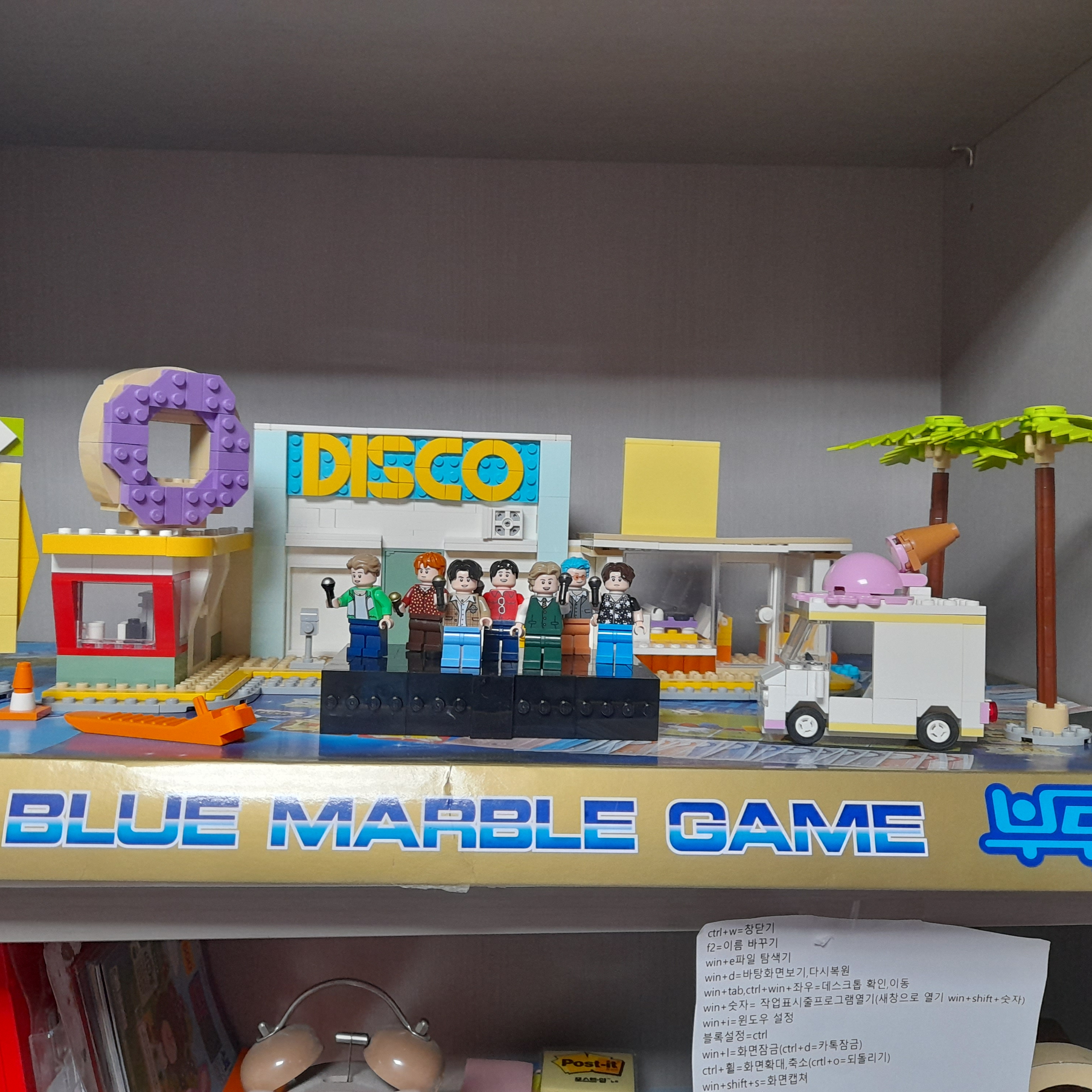 Lego BTS Dynamite 착용 스타일 - 2