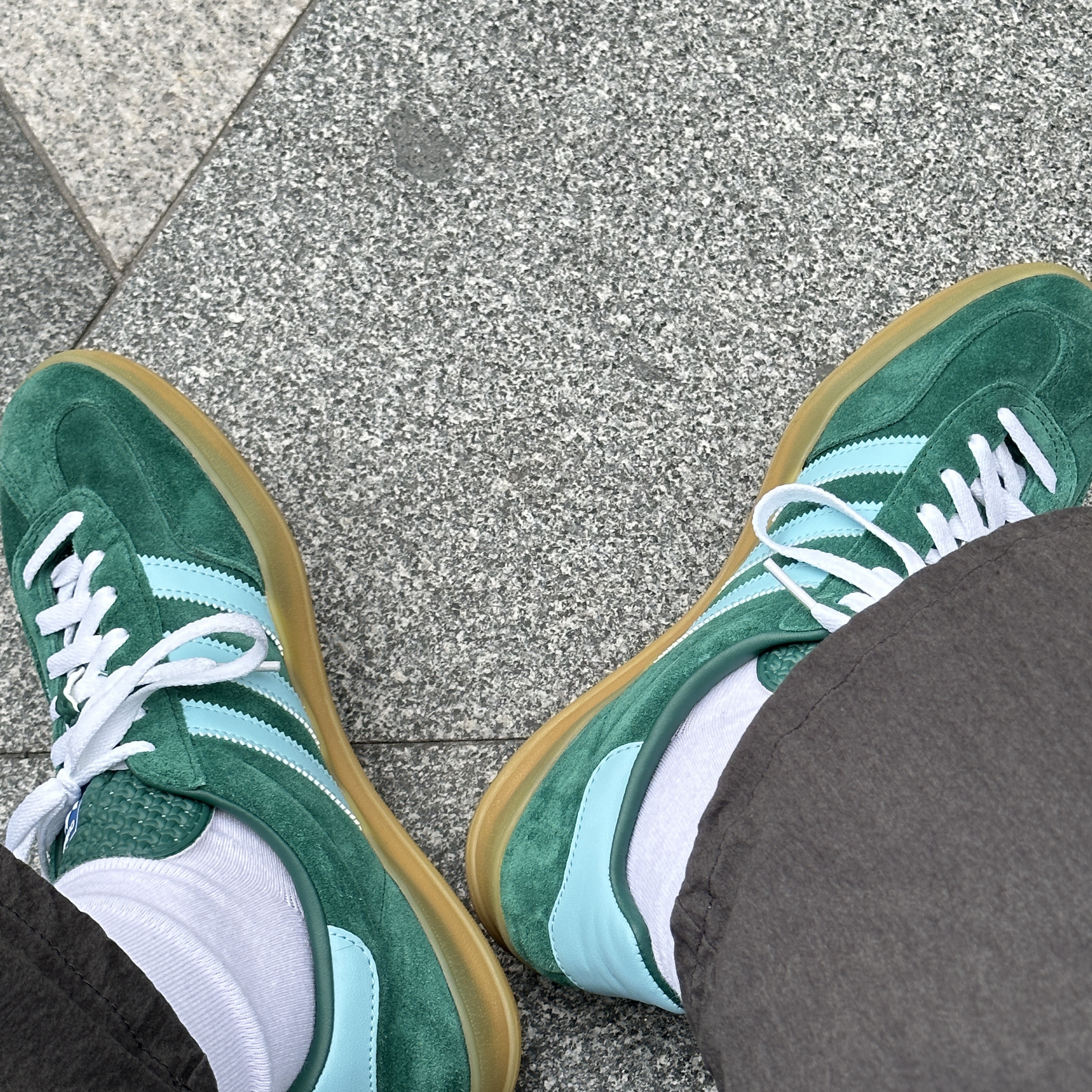 Adidas Gazelle Indoor Collegiate Green Hazy Sky 착용 스타일