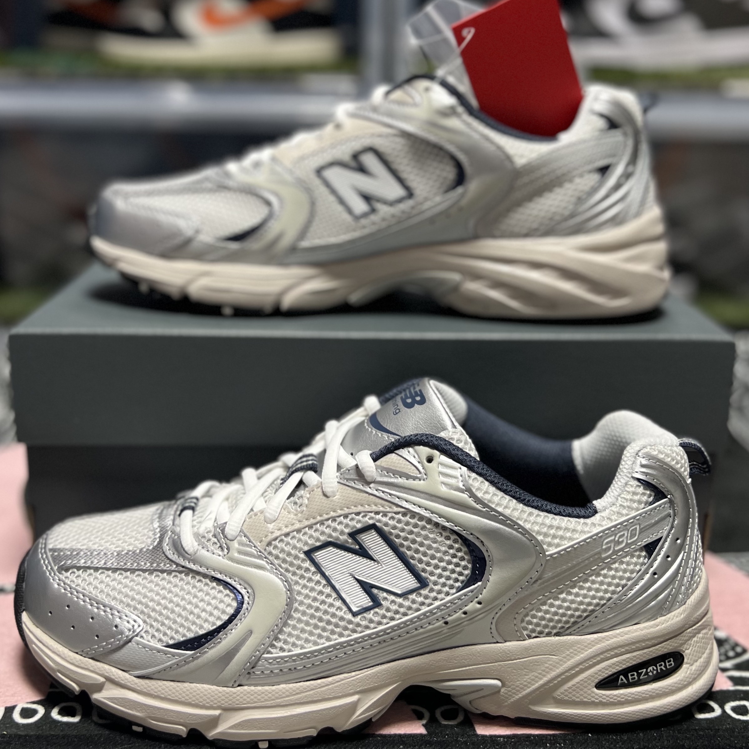 New Balance 530 Steel Grey 착용 스타일 - 4